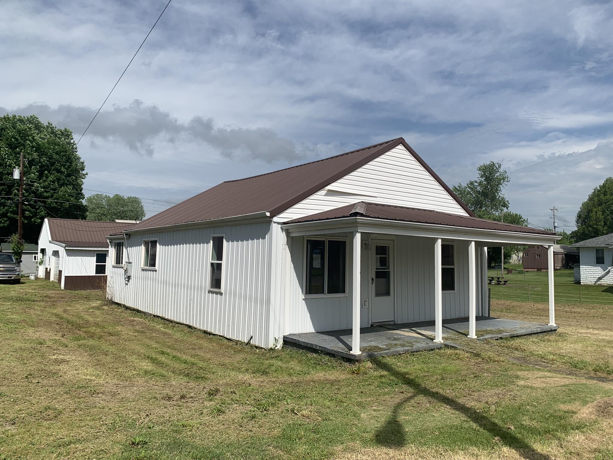901 Eastern Avenue Property Photo 1