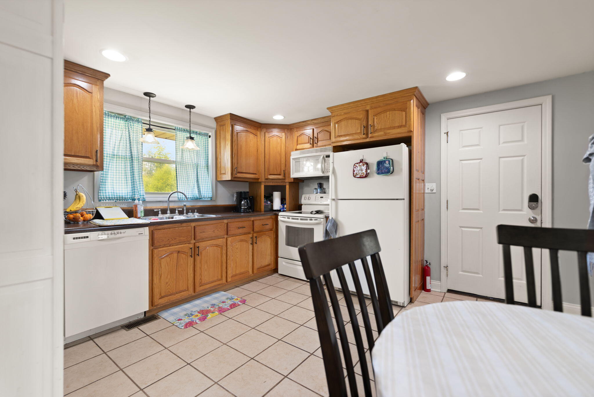 386 Boggs Road Property Photo 14