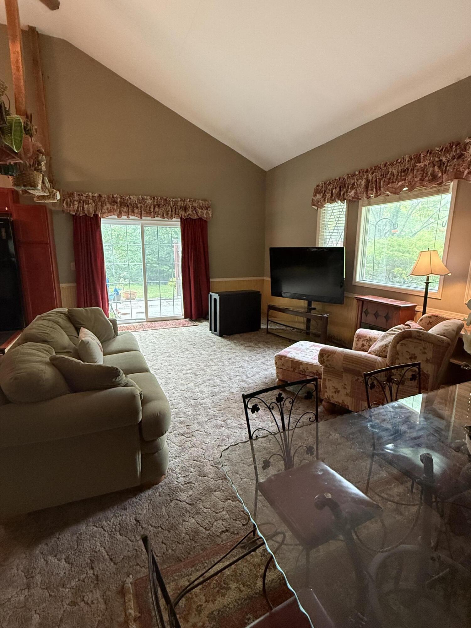 235 Elkview Road Property Photo 5