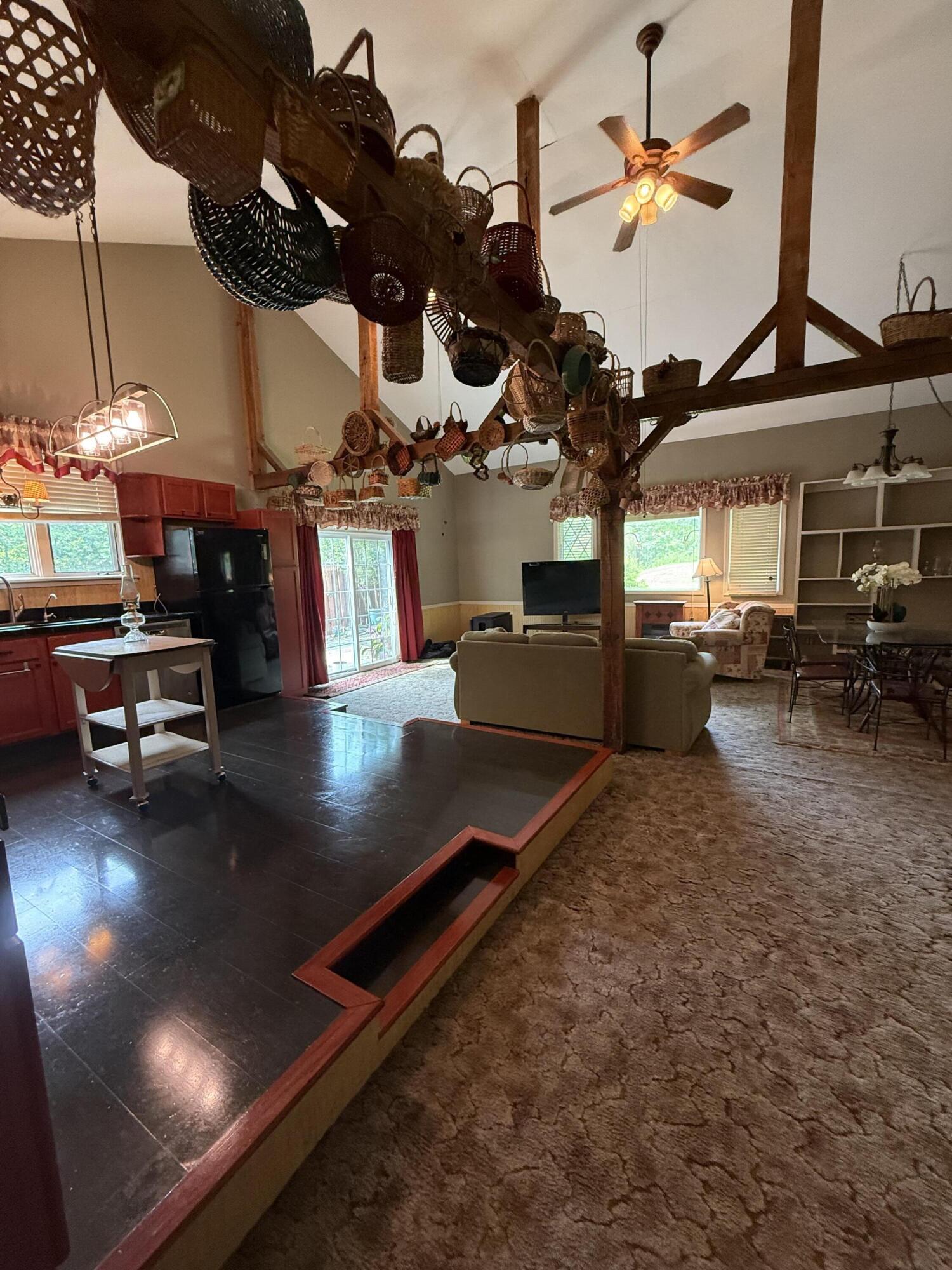 235 Elkview Road Property Photo 32