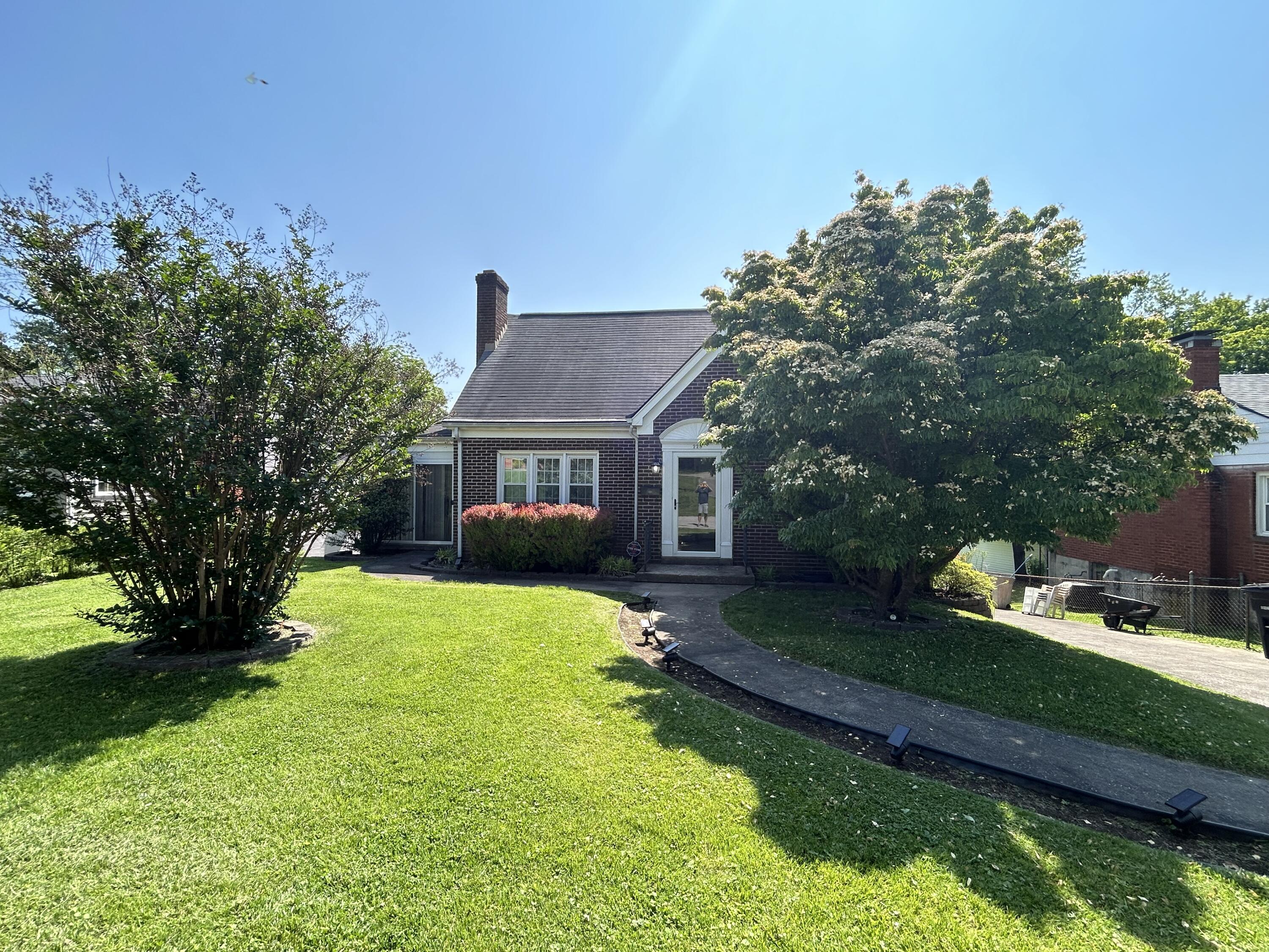 225 Beechwood Avenue Property Photo 1