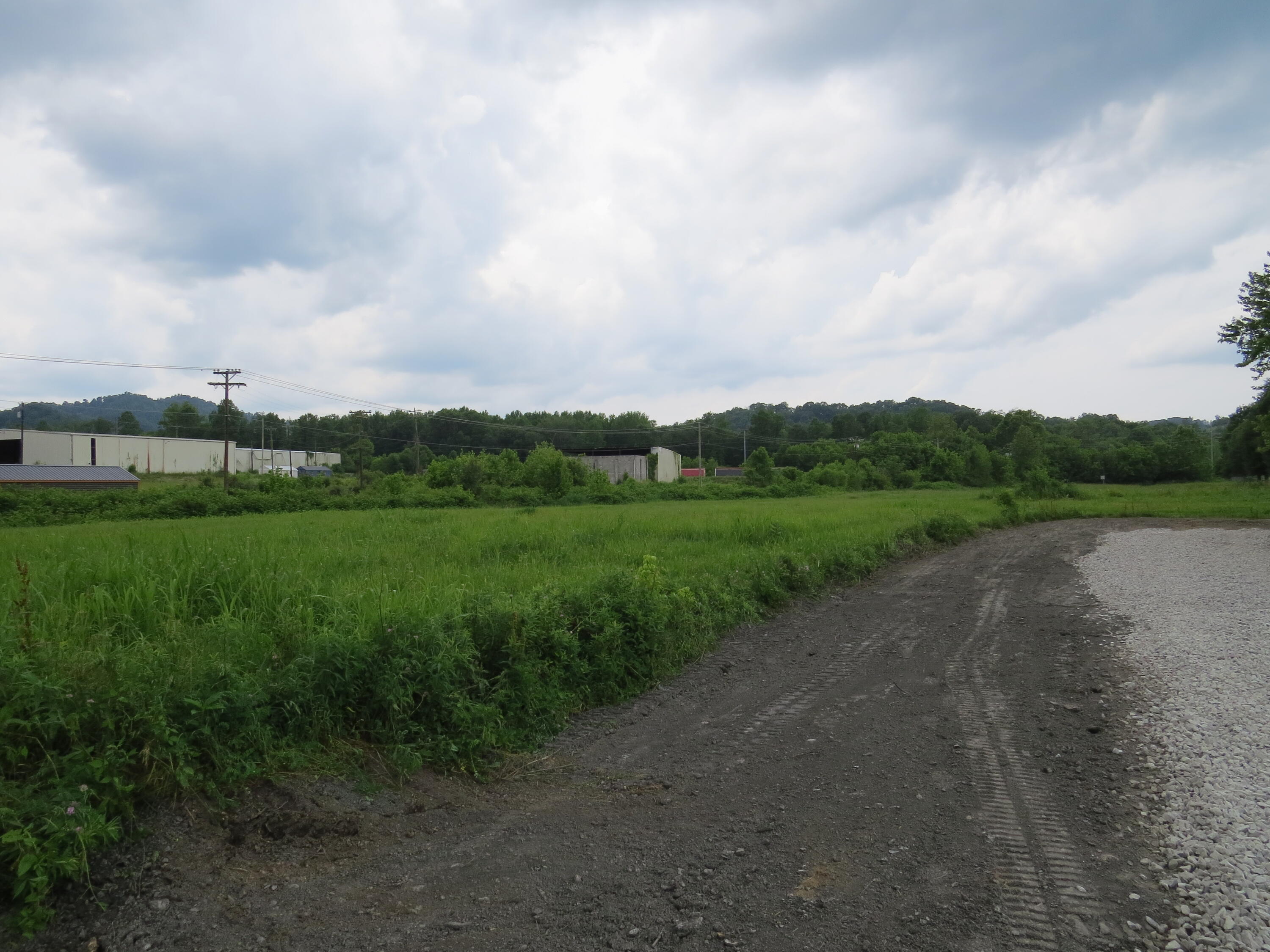 00 Ky 225 Property Photo 3