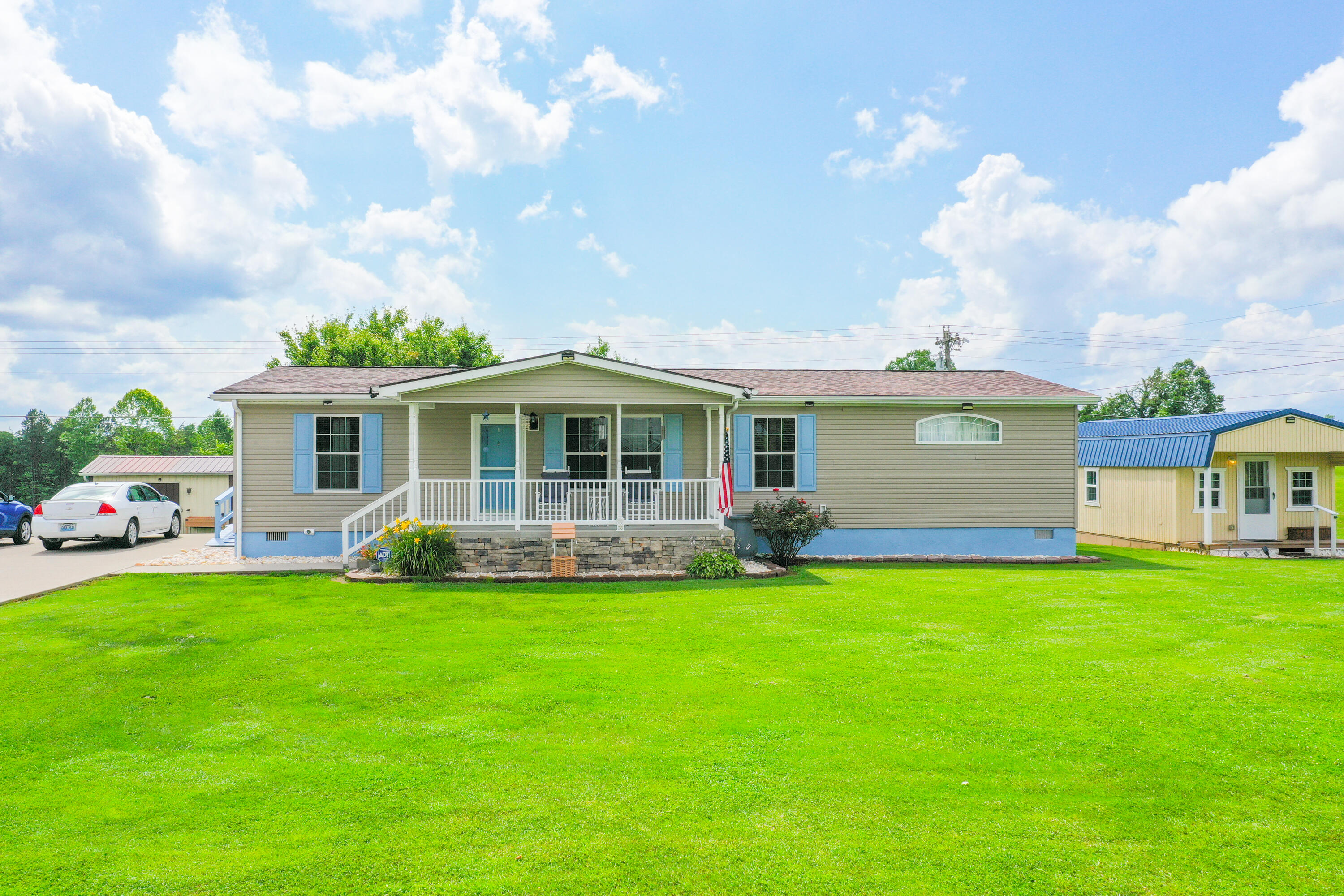 1809 Pine Top Road Property Photo 1