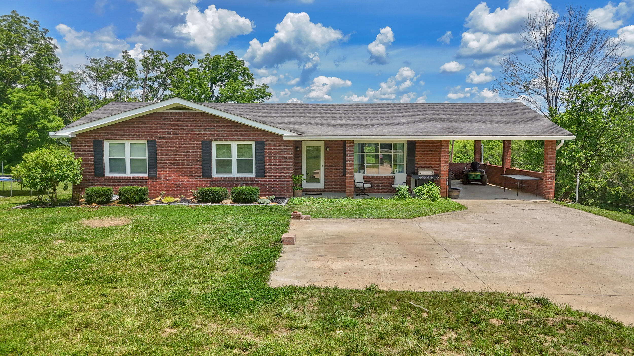 13544 Irvine Road Property Photo 1