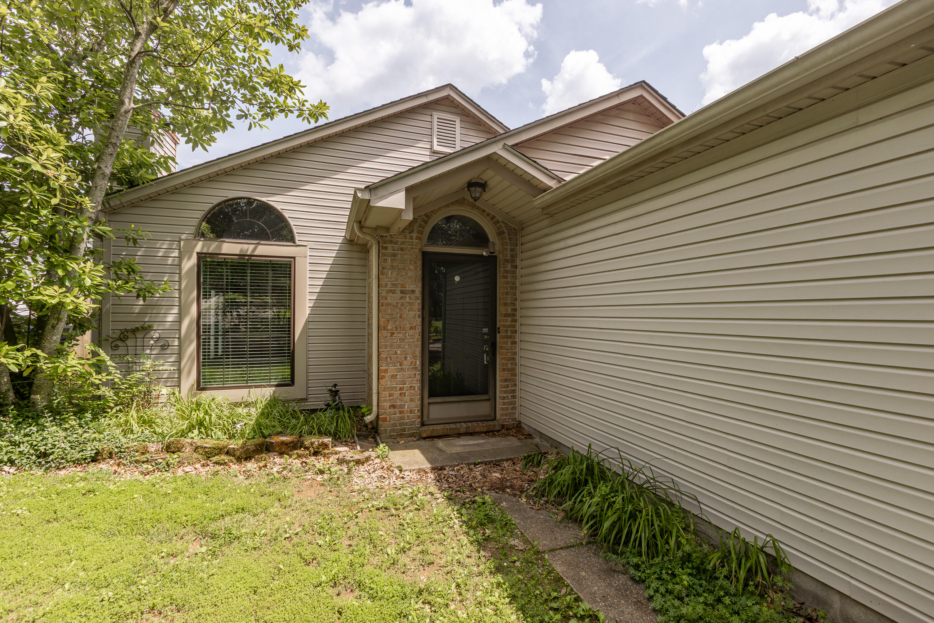 1368 The Kings Court Property Photo 1