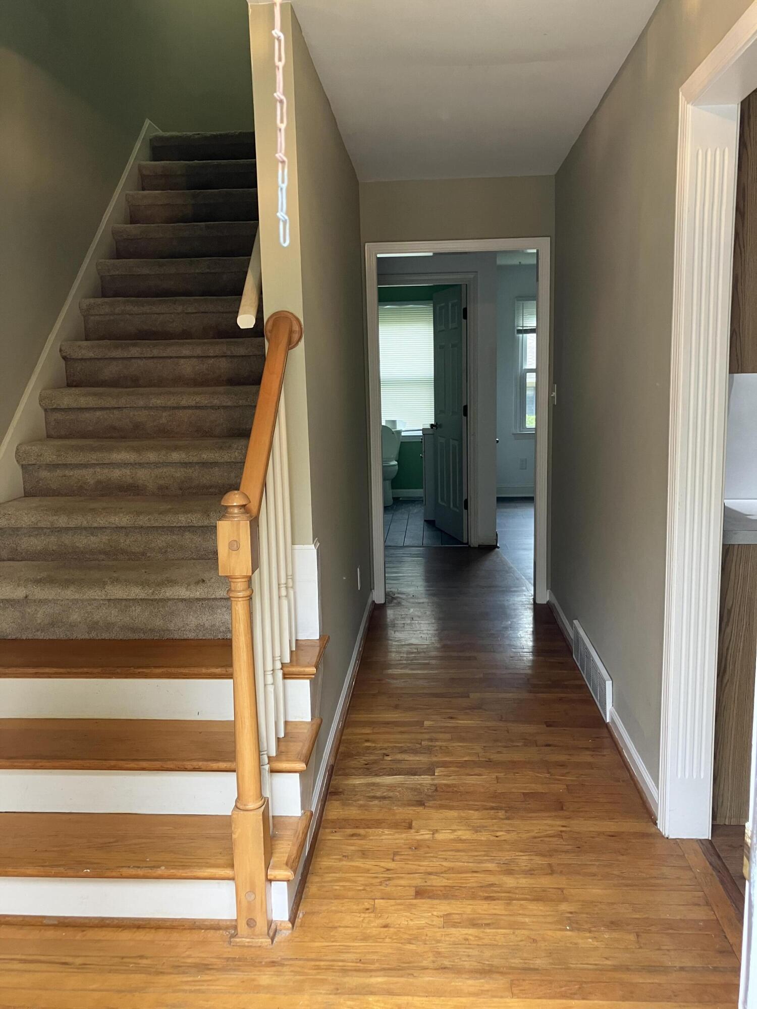 1709 Oak Place Court Property Photo 1