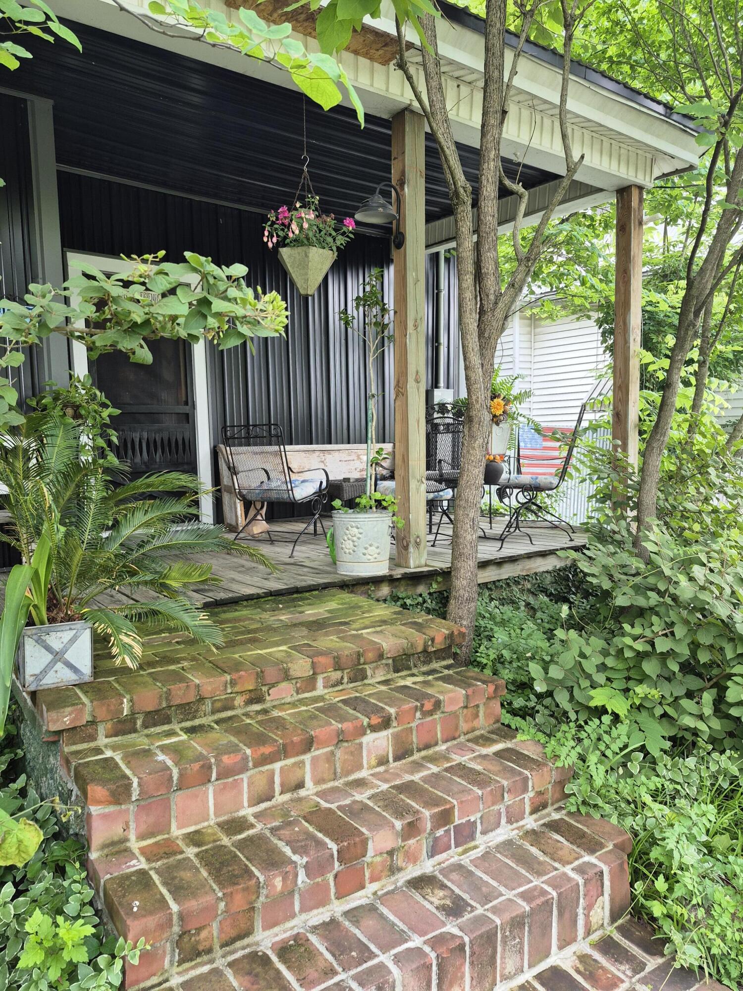 367 West Main Street Property Photo 1