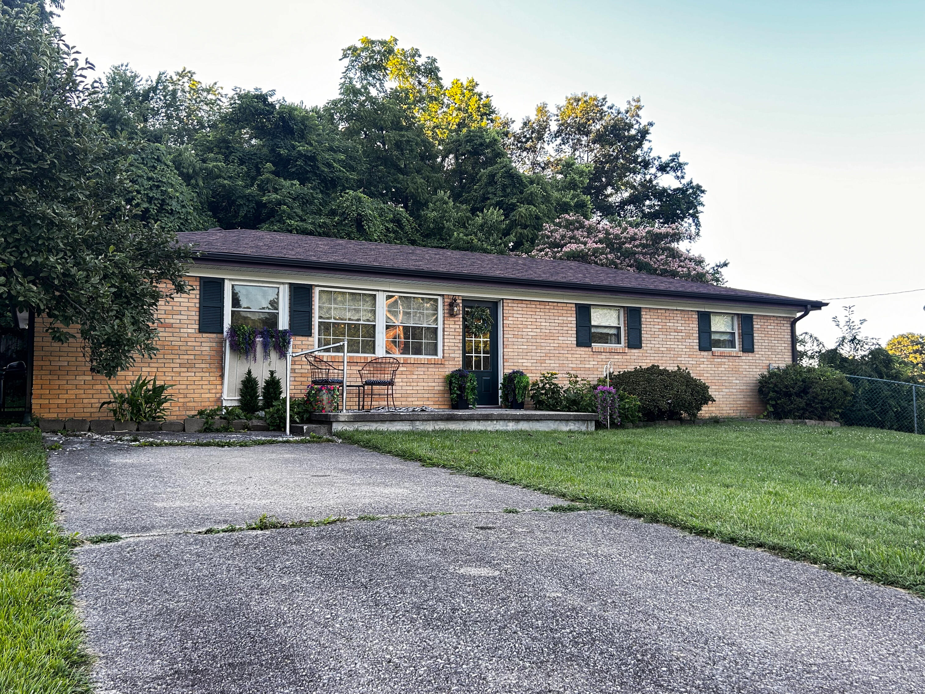10 Logston Heights Property Photo 4
