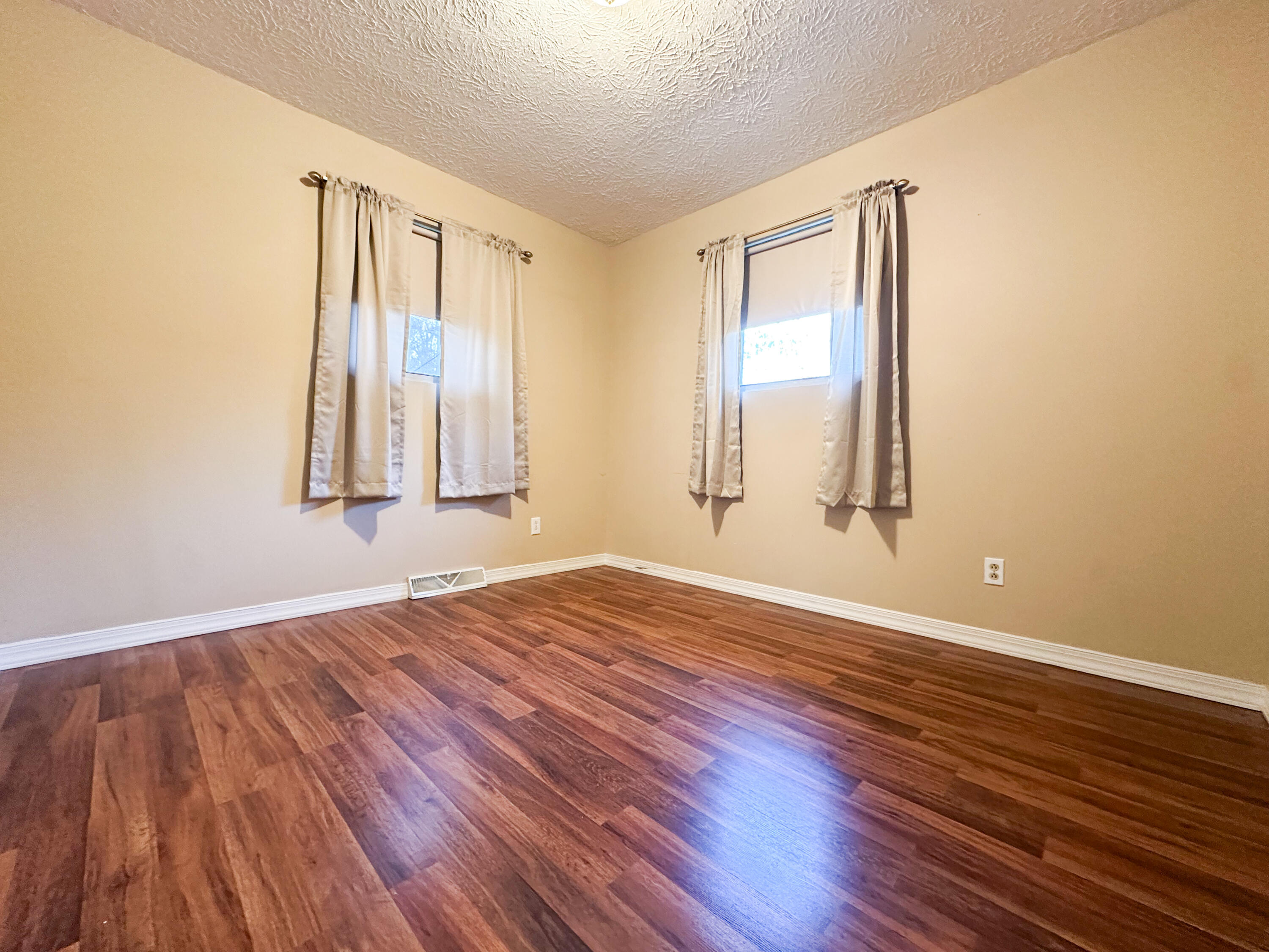 10 Logston Heights Property Photo 17