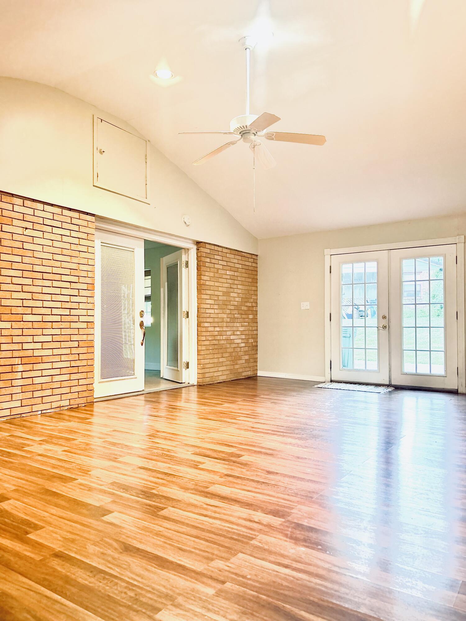 10 Logston Heights Property Photo 25
