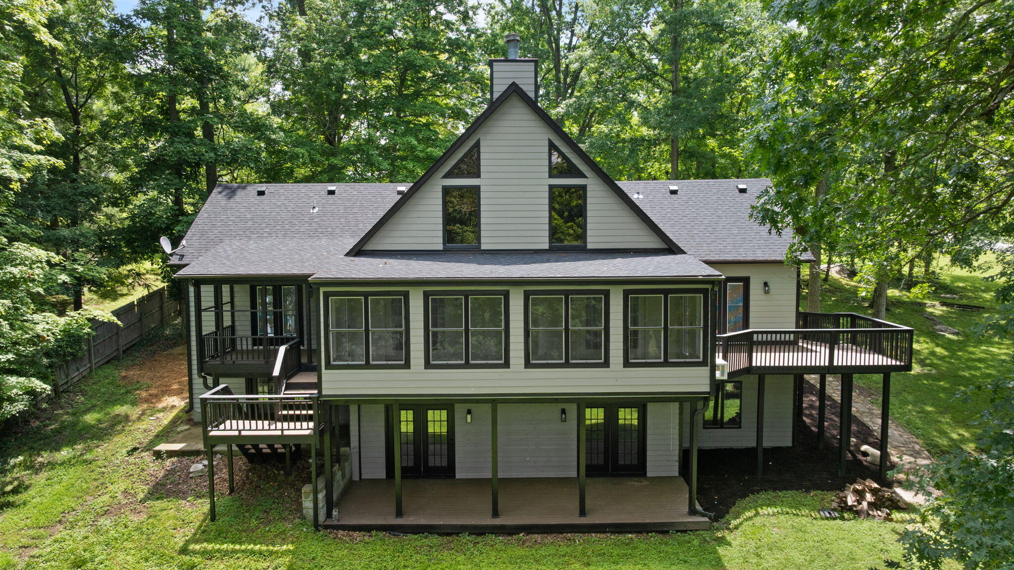 214 Hunter Drive Property Photo 1