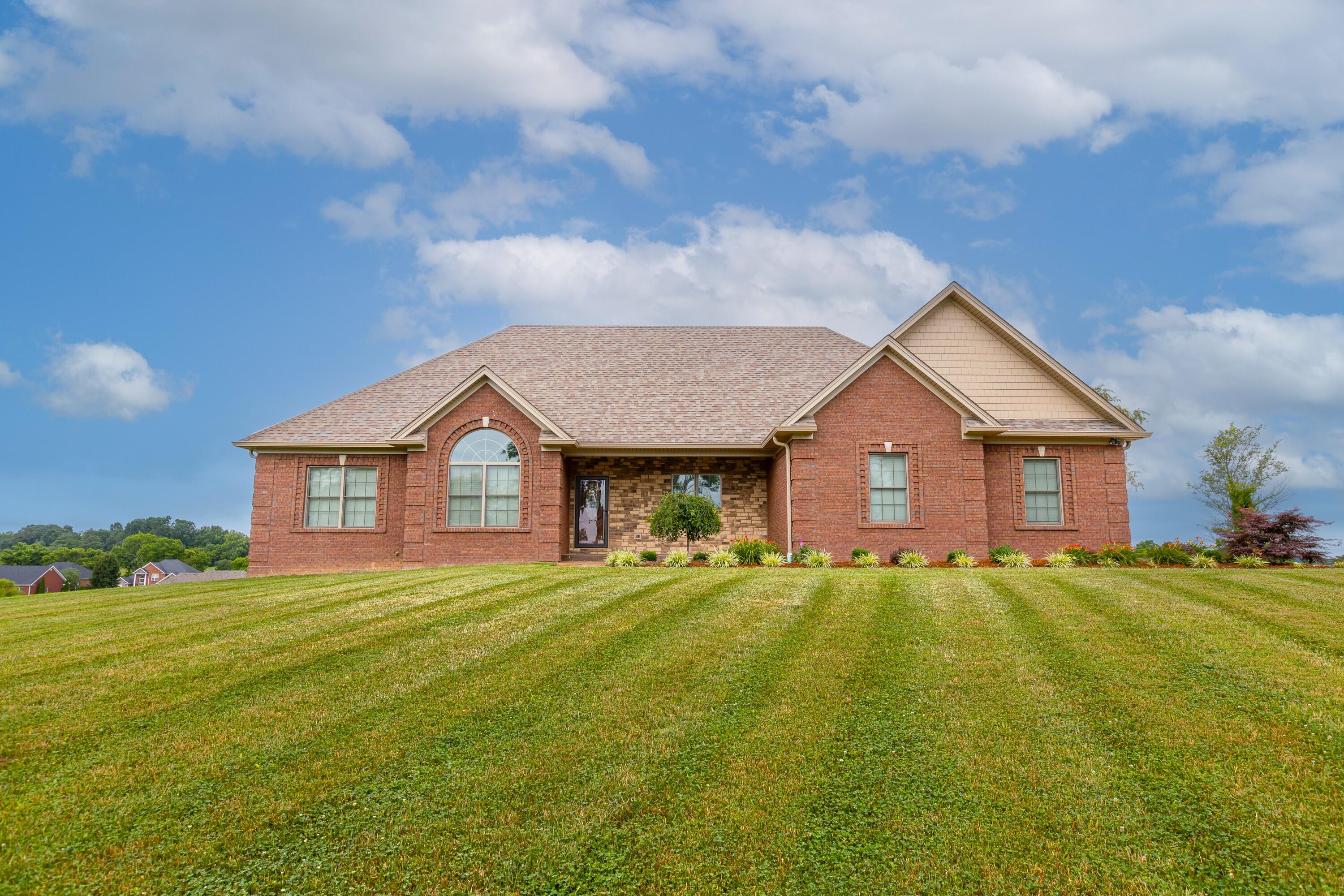 1053 English Garden Property Photo 1