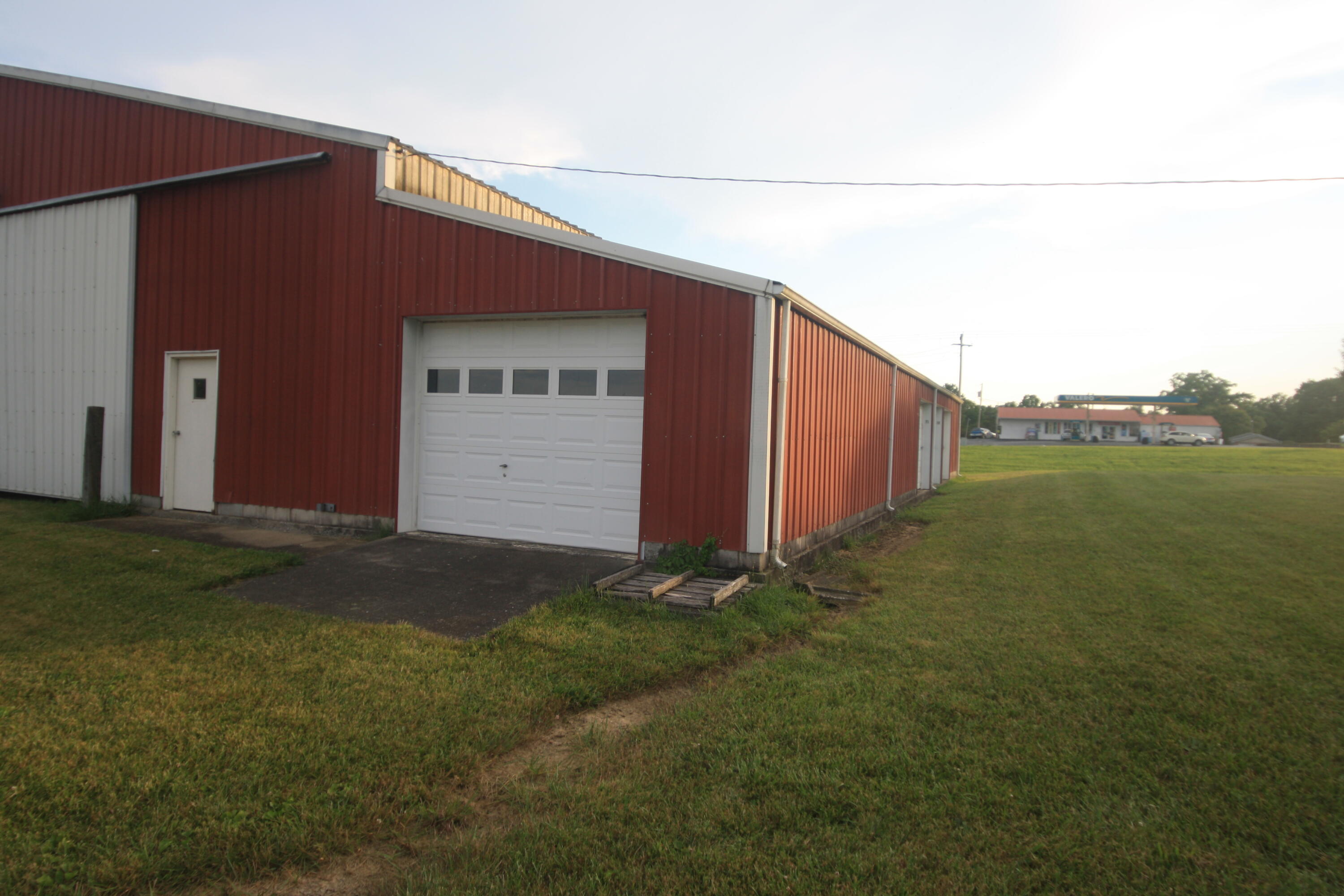 5689 State Highway 290 Property Photo 18