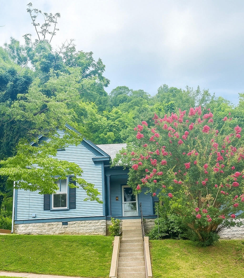 404 Ewing Street Property Photo 1