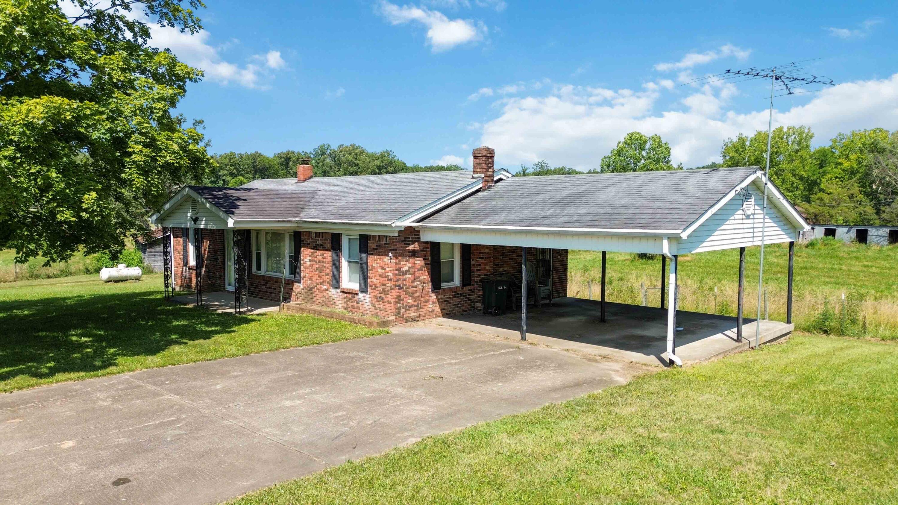 885a Deep Well Woods Road Property Photo 1