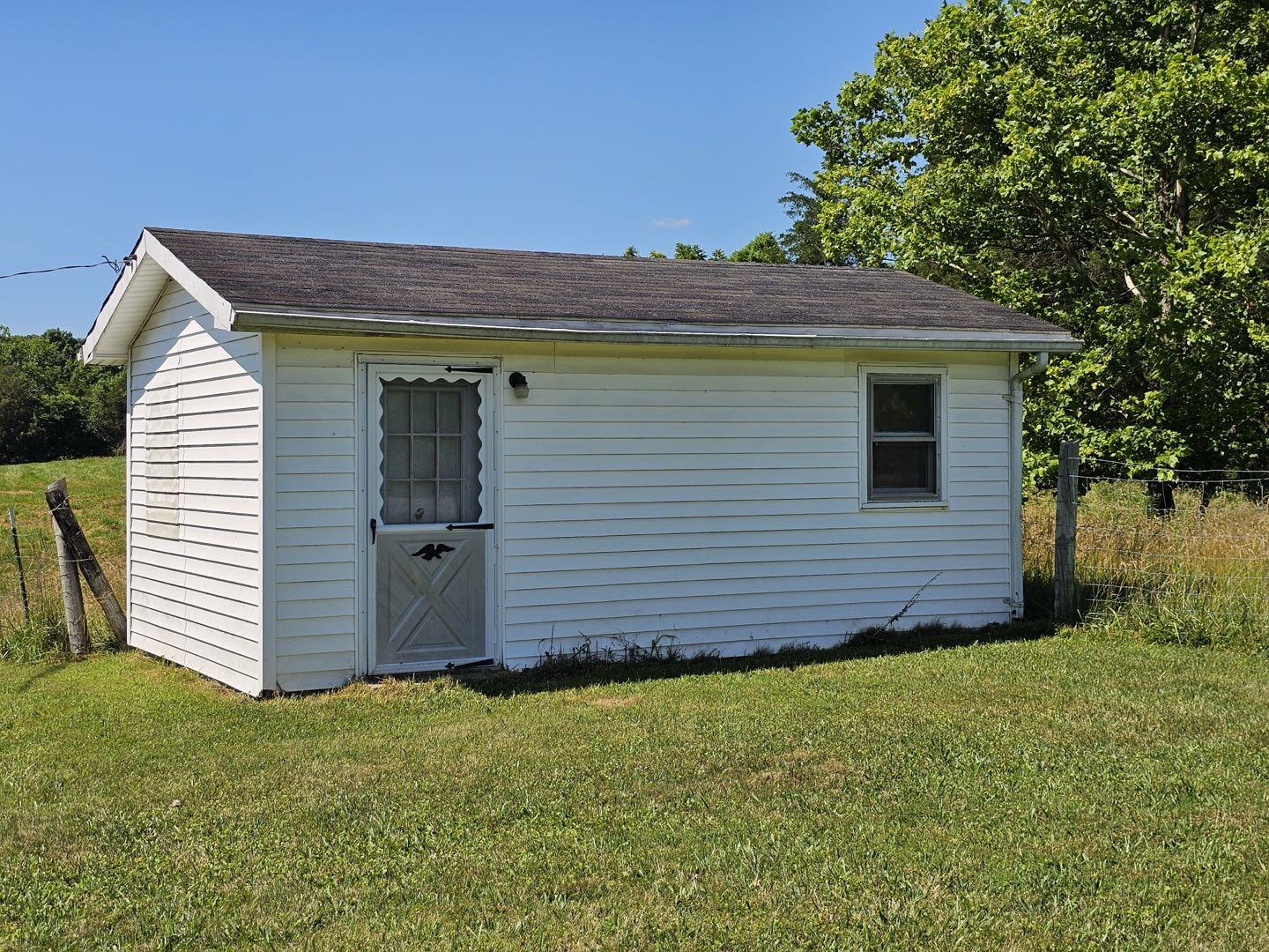 885a Deep Well Woods Road Property Photo 8