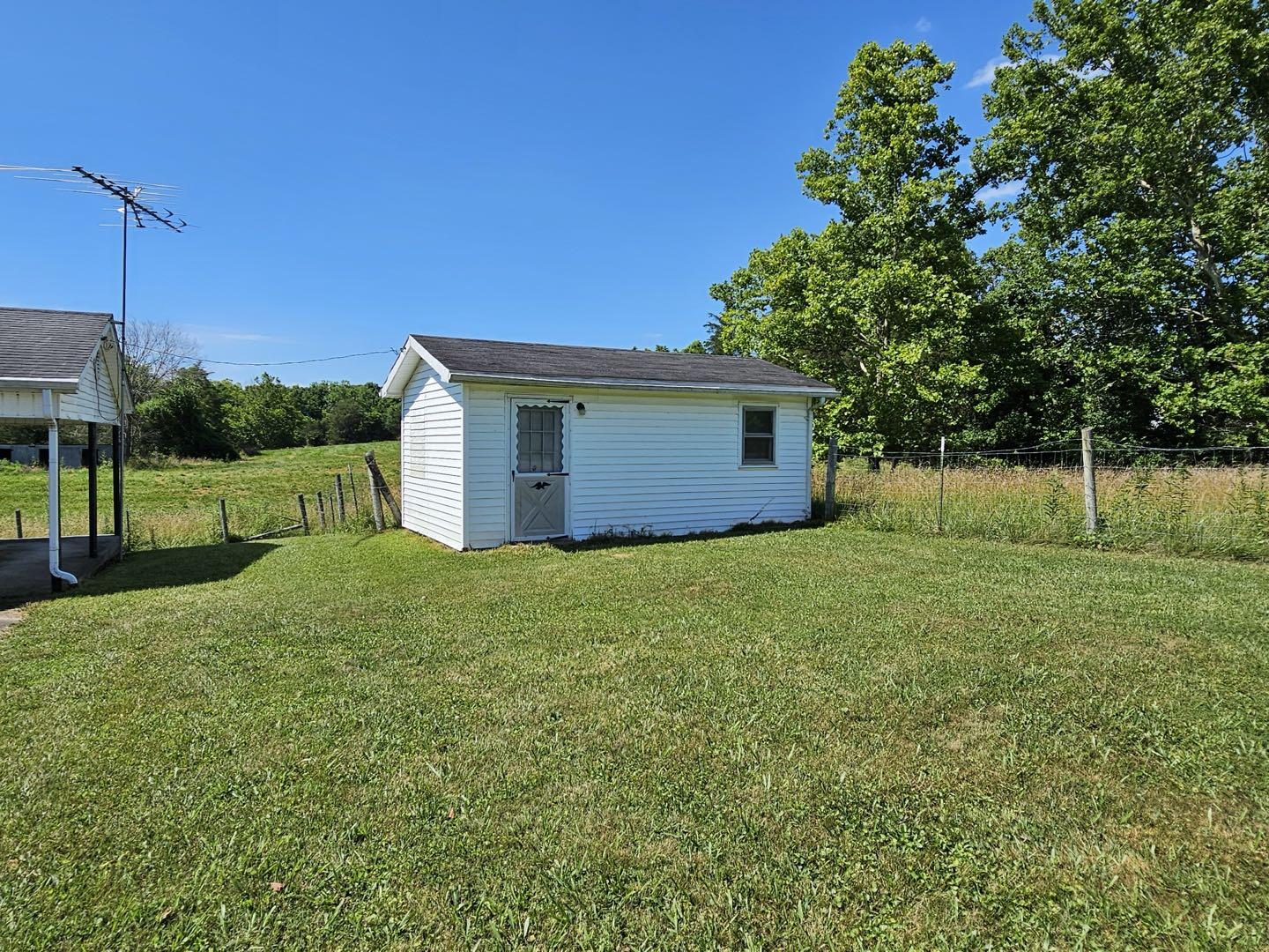 885a Deep Well Woods Road Property Photo 9