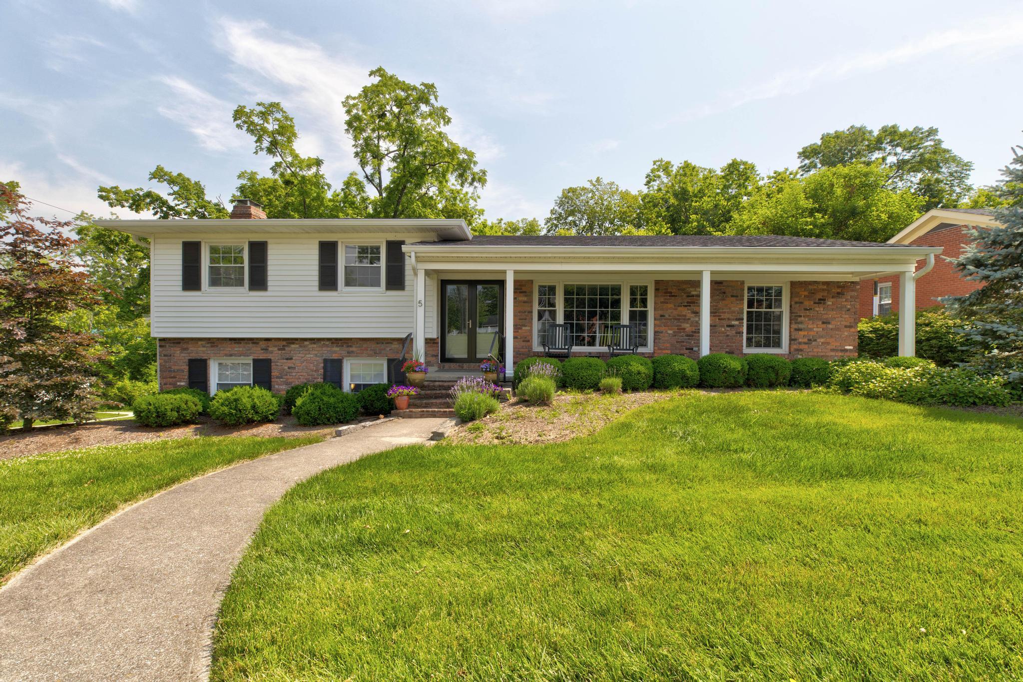 5 Fairwood Lane Property Photo 1