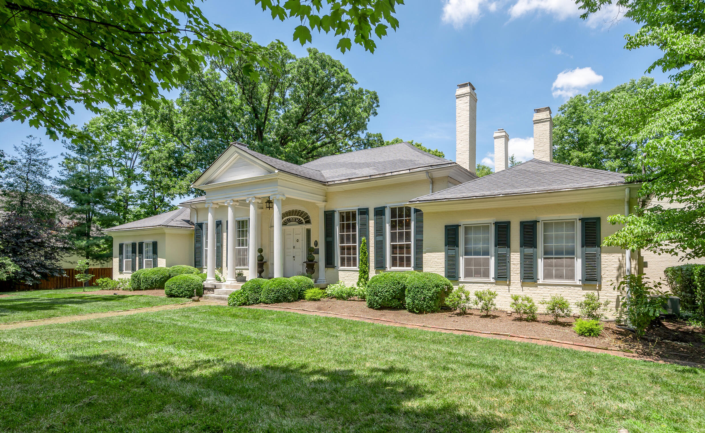 461 North Limestone Property Photo 1