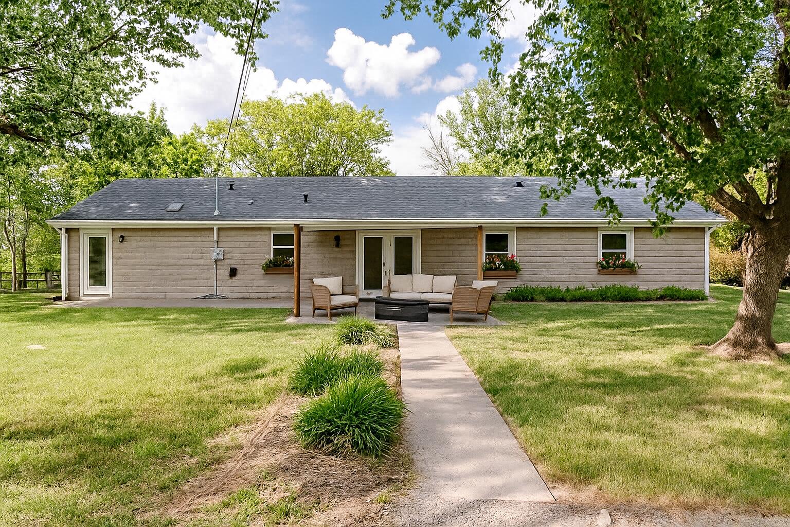 2450 Vince Road Property Photo 7