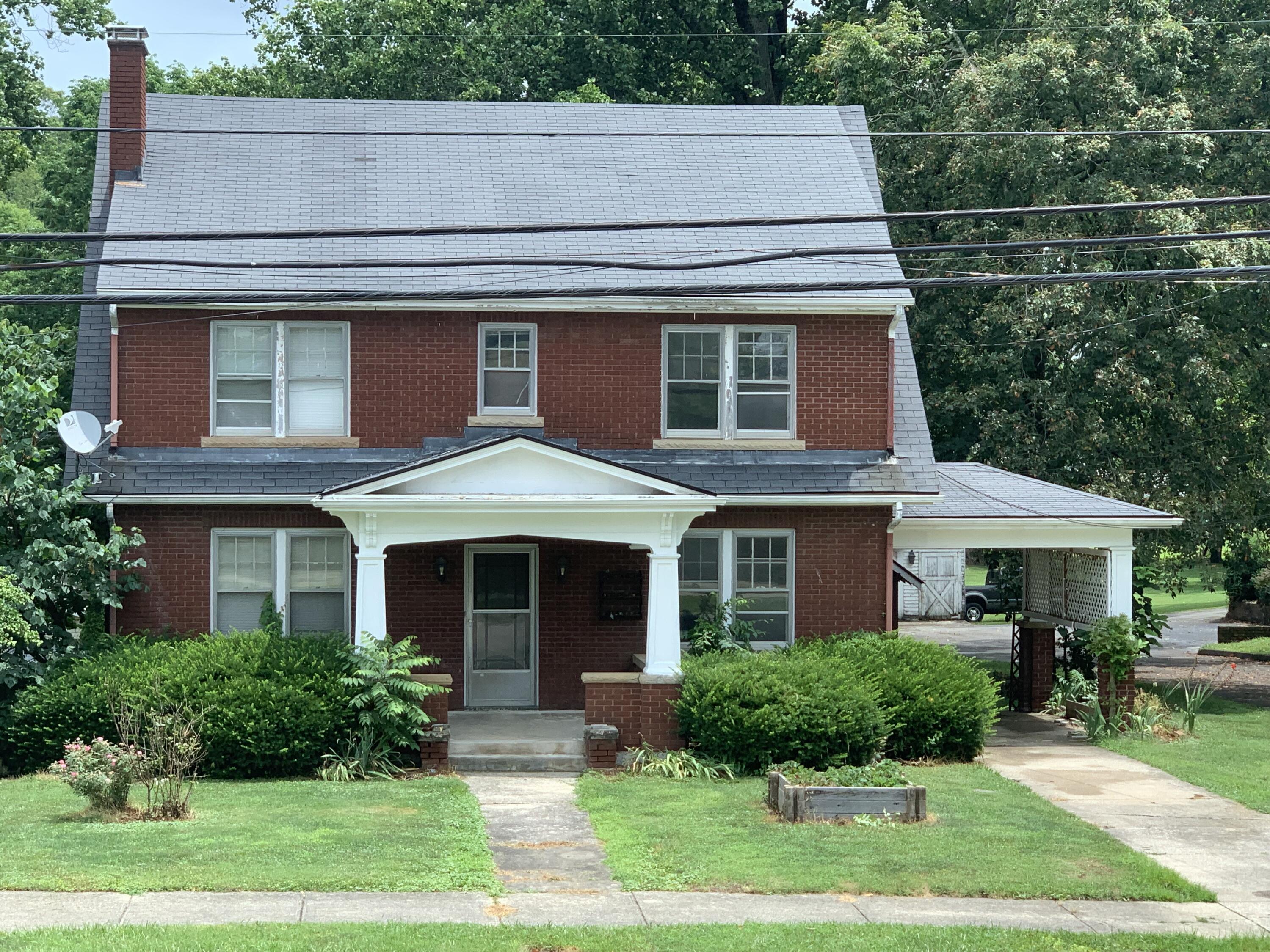 327 North Maysville Street Property Photo 1