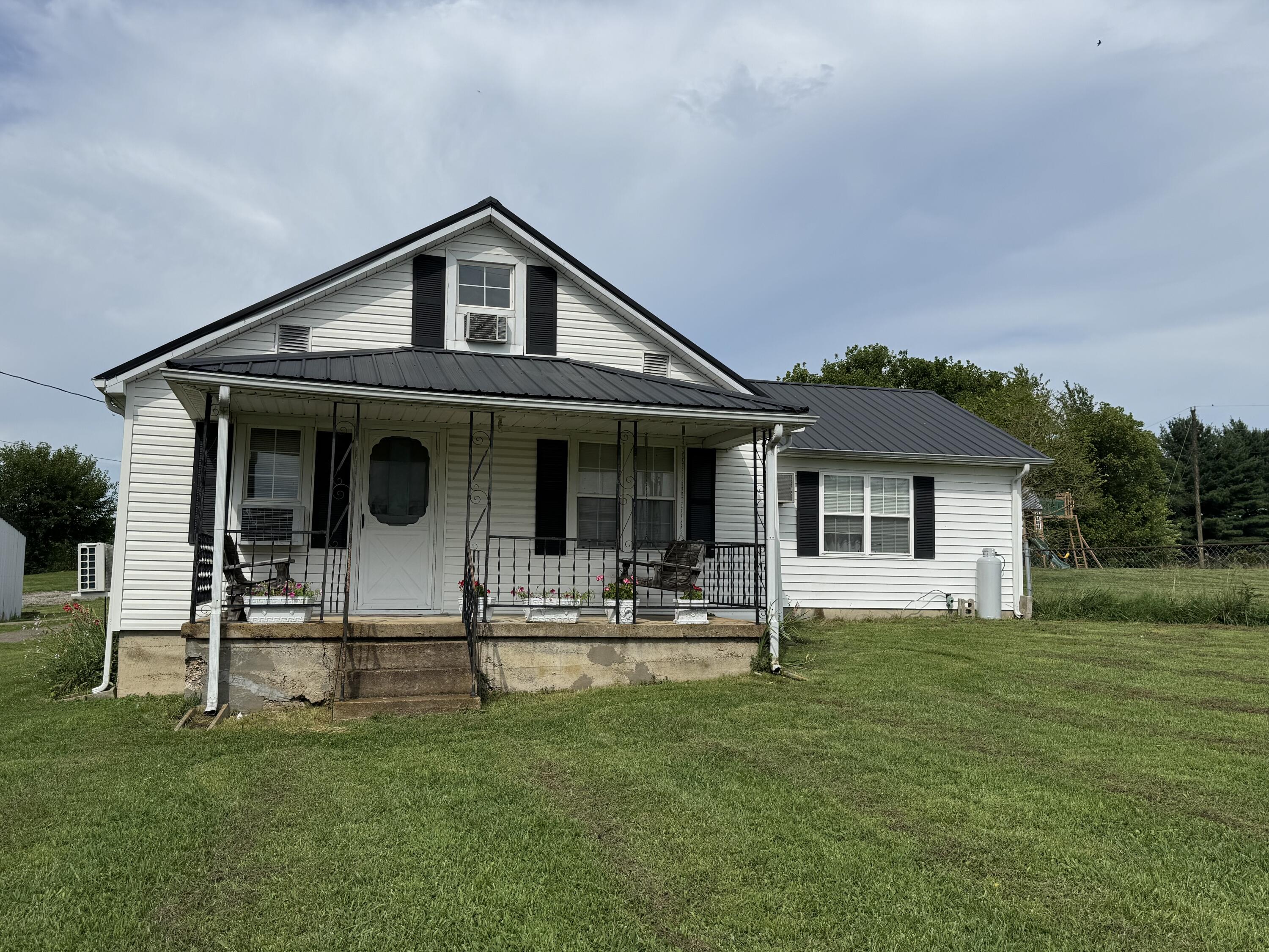 866 Hwy 1729 Property Photo 1