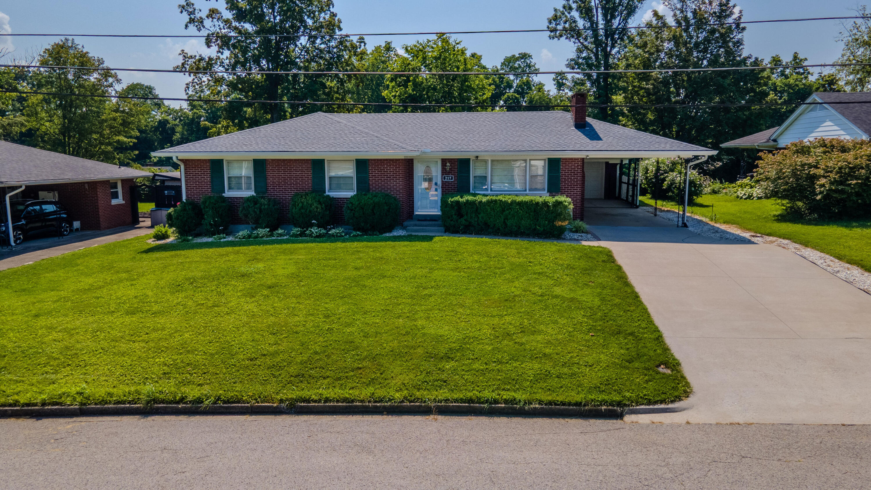217 Stratford Drive Property Photo 1