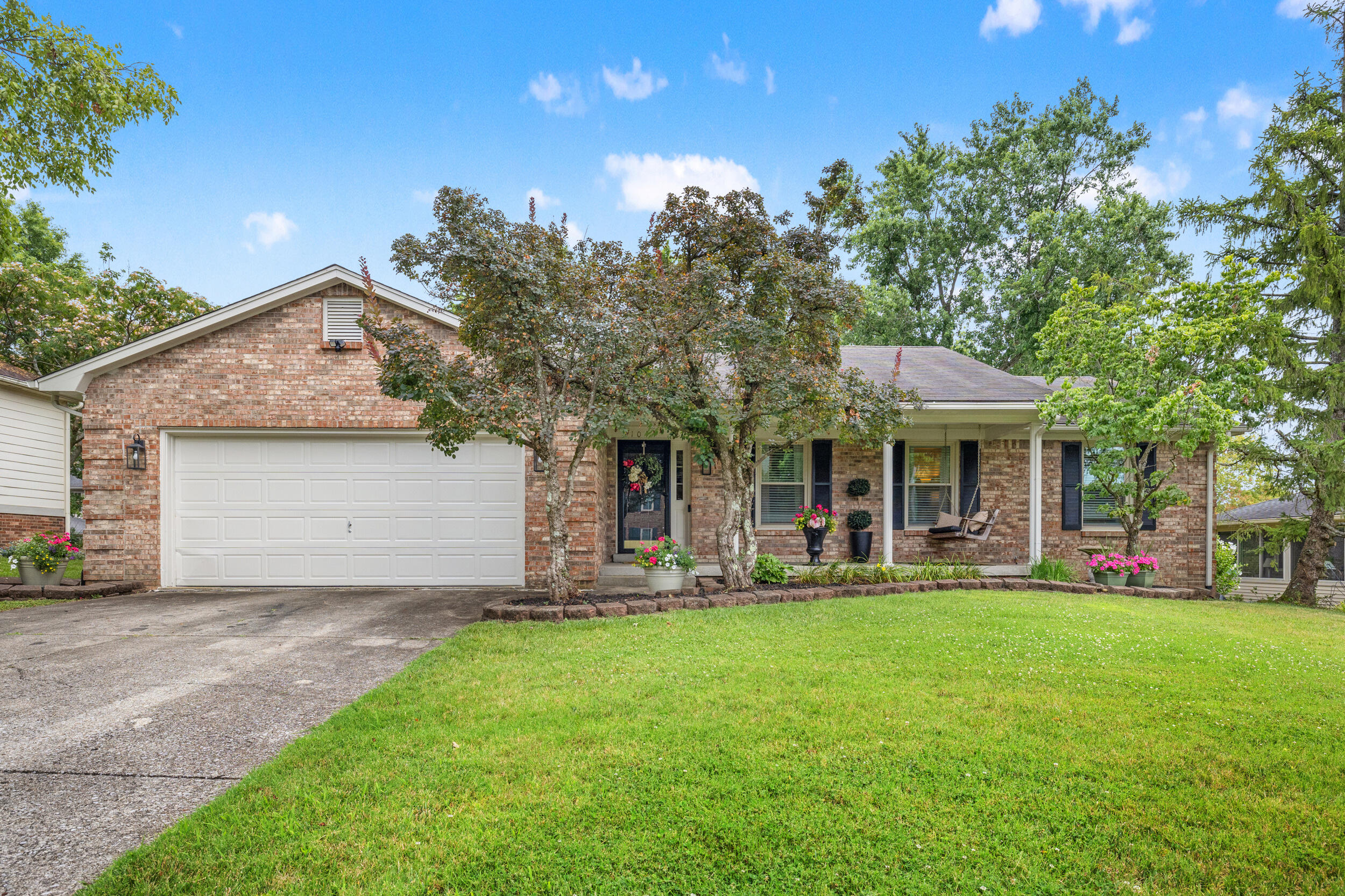 1044 Stowbridge Lane Property Photo 1