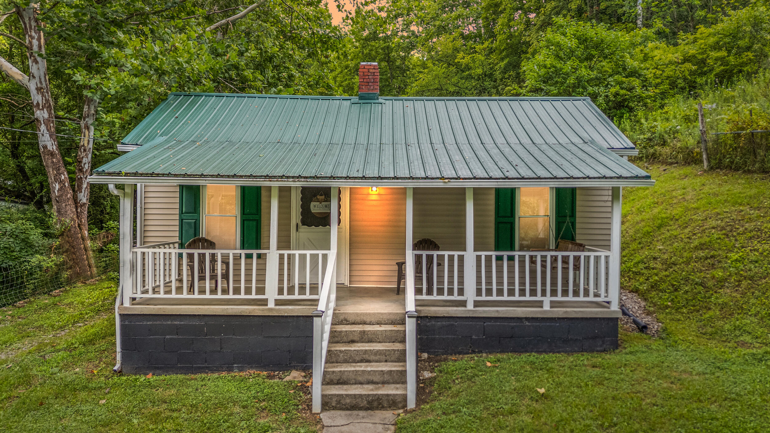 2526 Tates Creek Road Property Photo 1