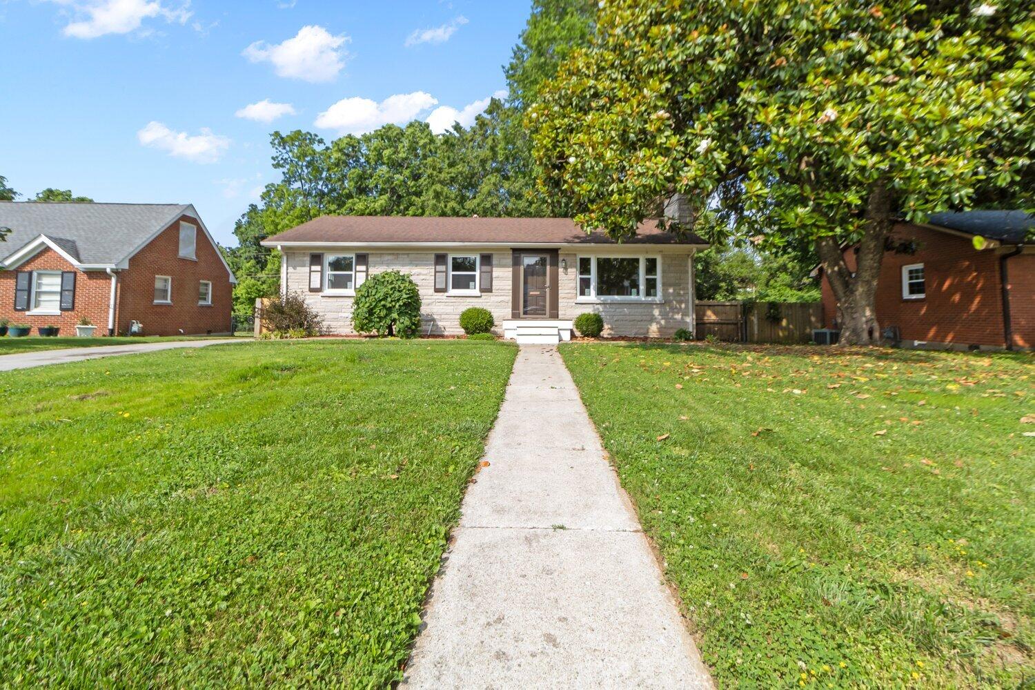 1036 Della Drive Property Photo 1