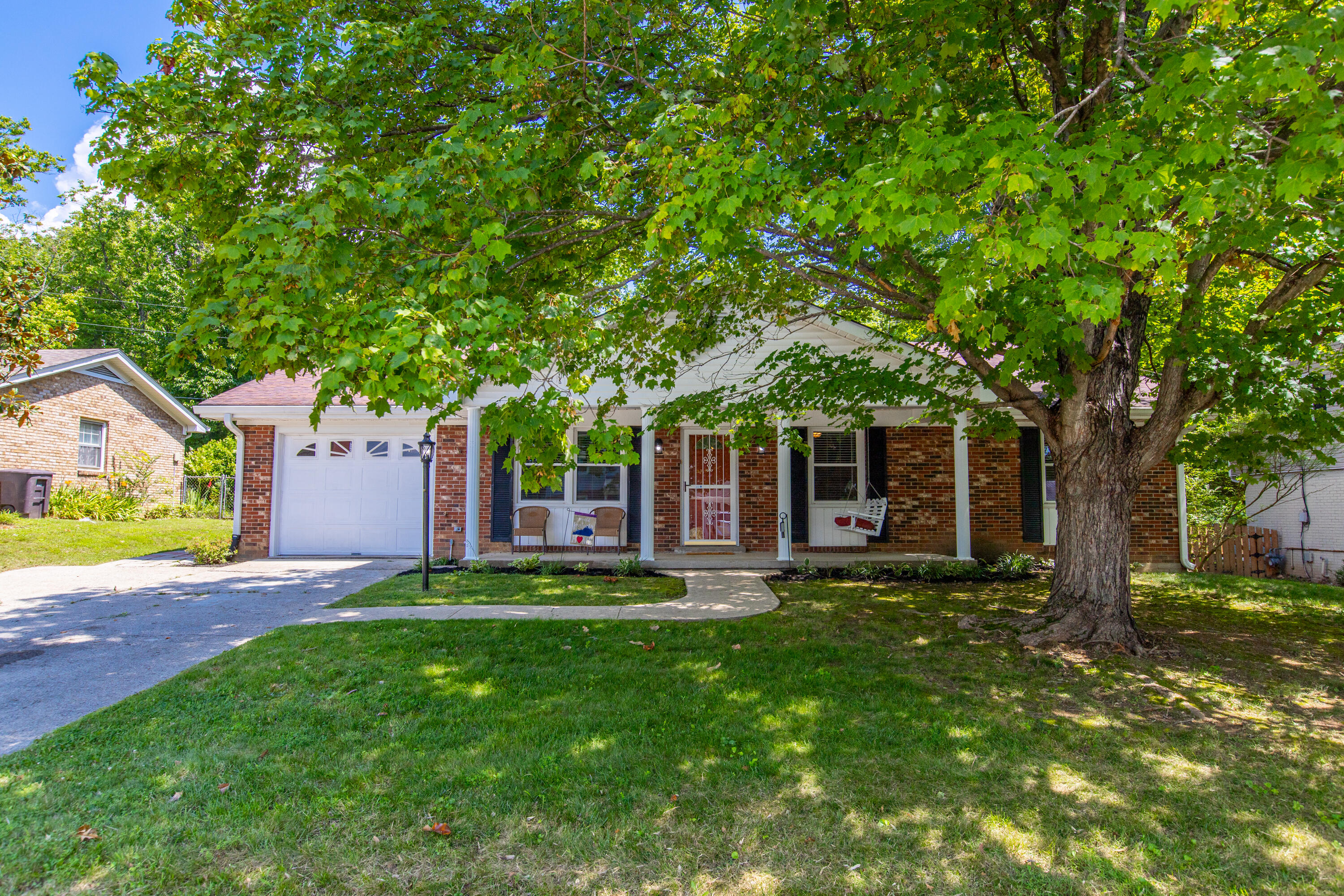 118 Windridge Drive Property Photo 1