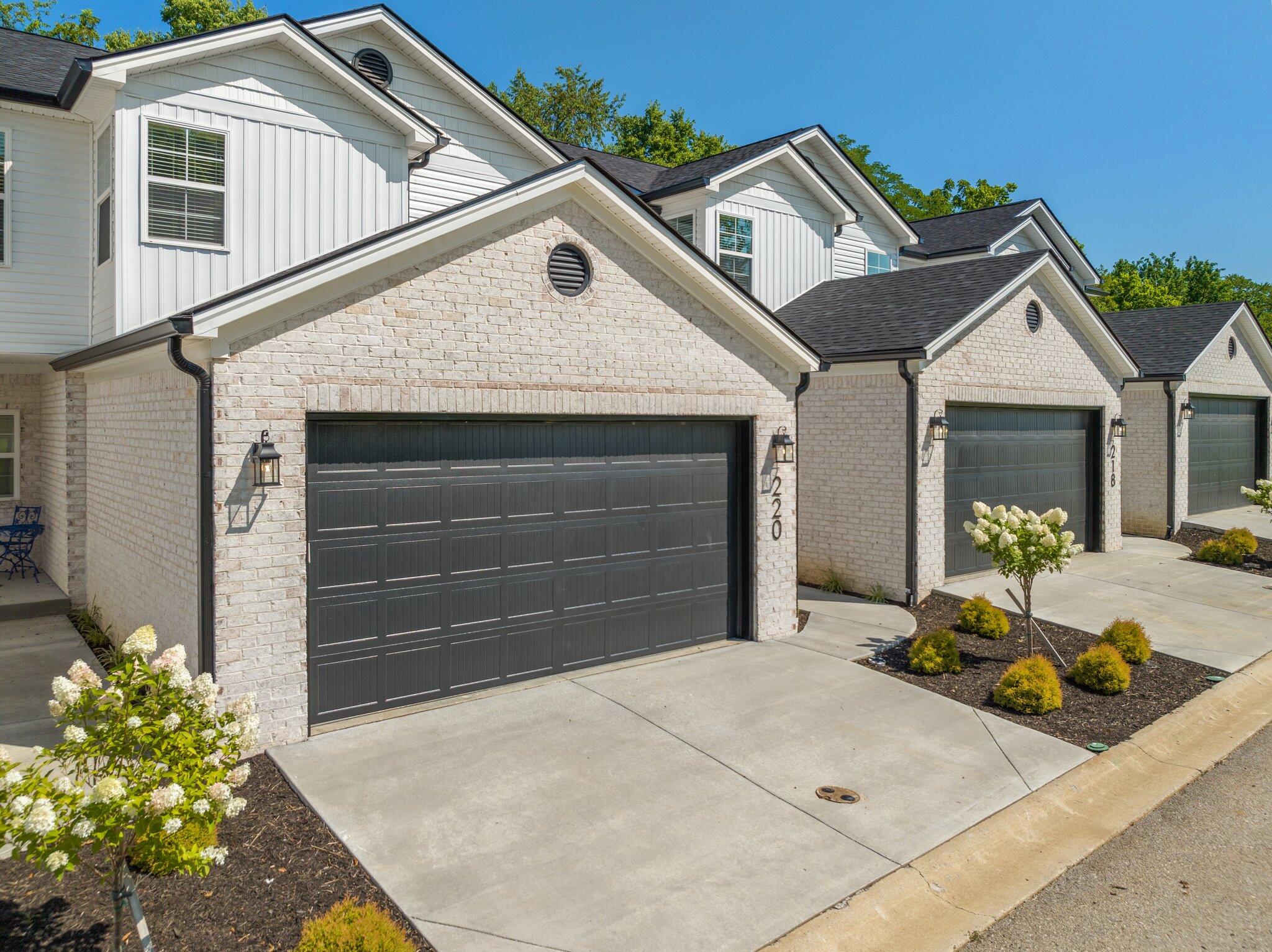 242 Sugartree Lane Property Photo 1