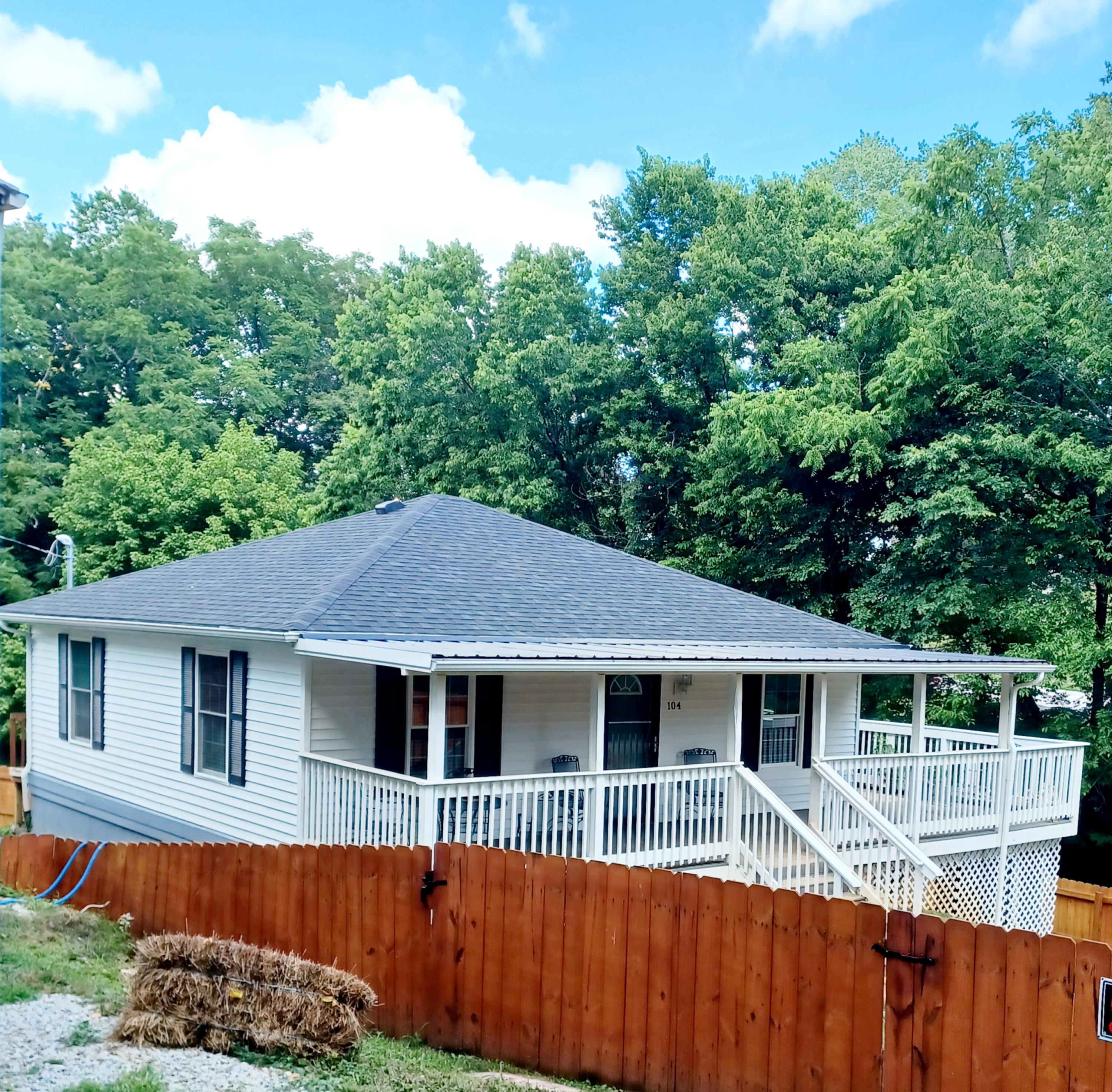 104 Vine Street Property Photo 1