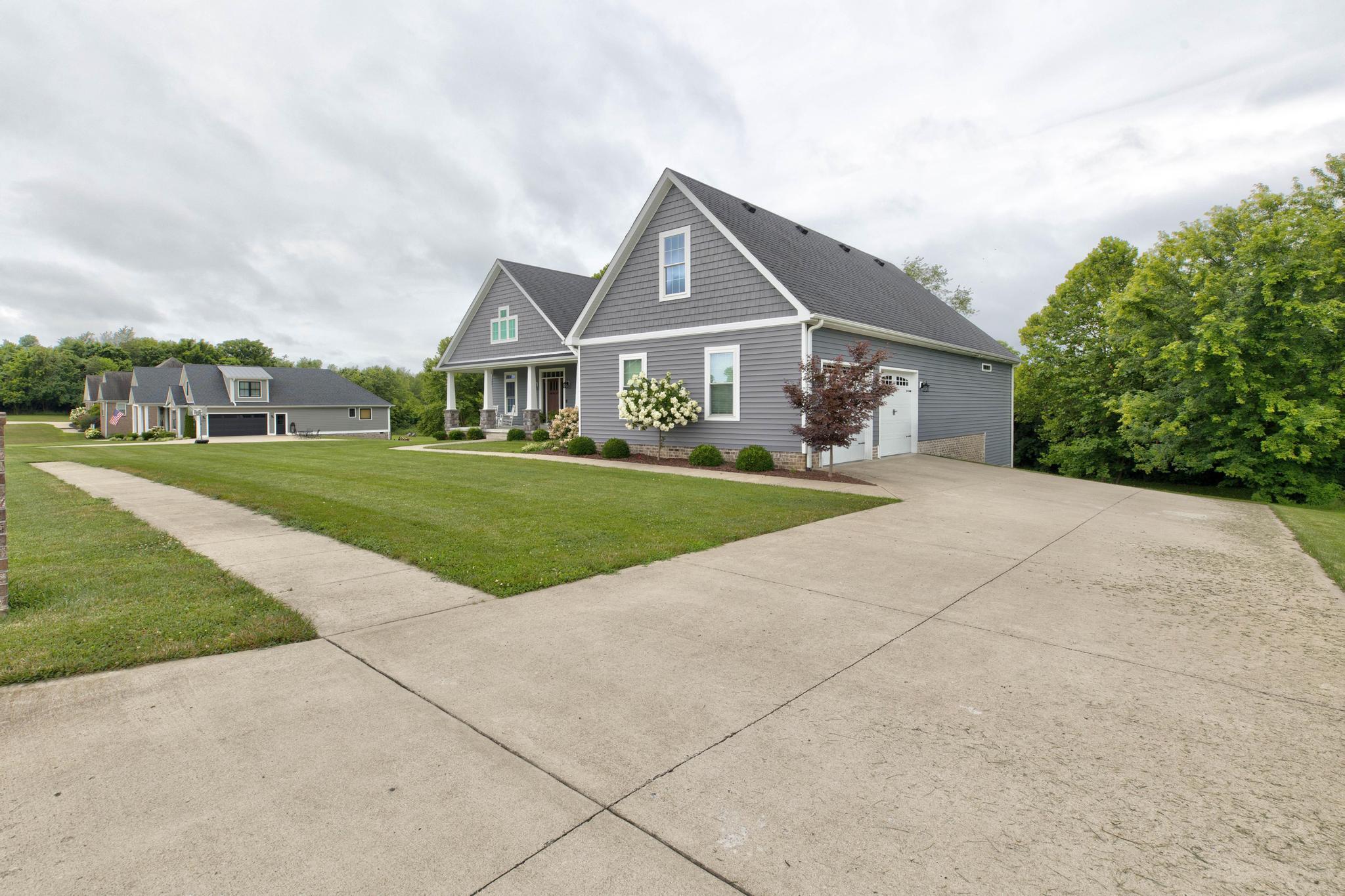 433 Fairholme Way Property Photo 3