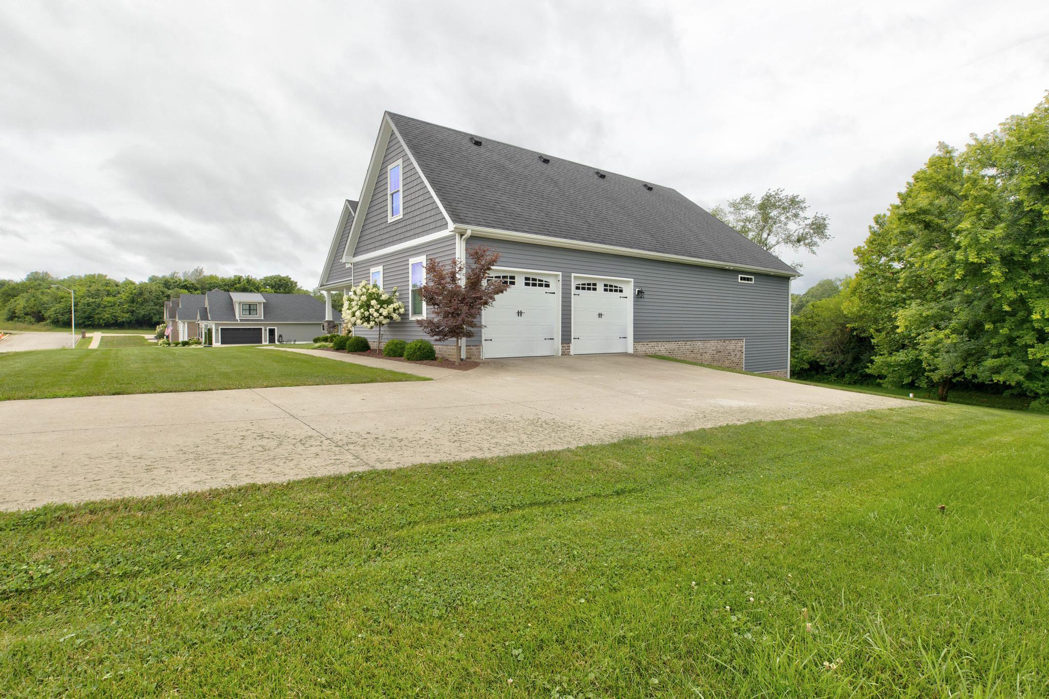 433 Fairholme Way Property Photo 4