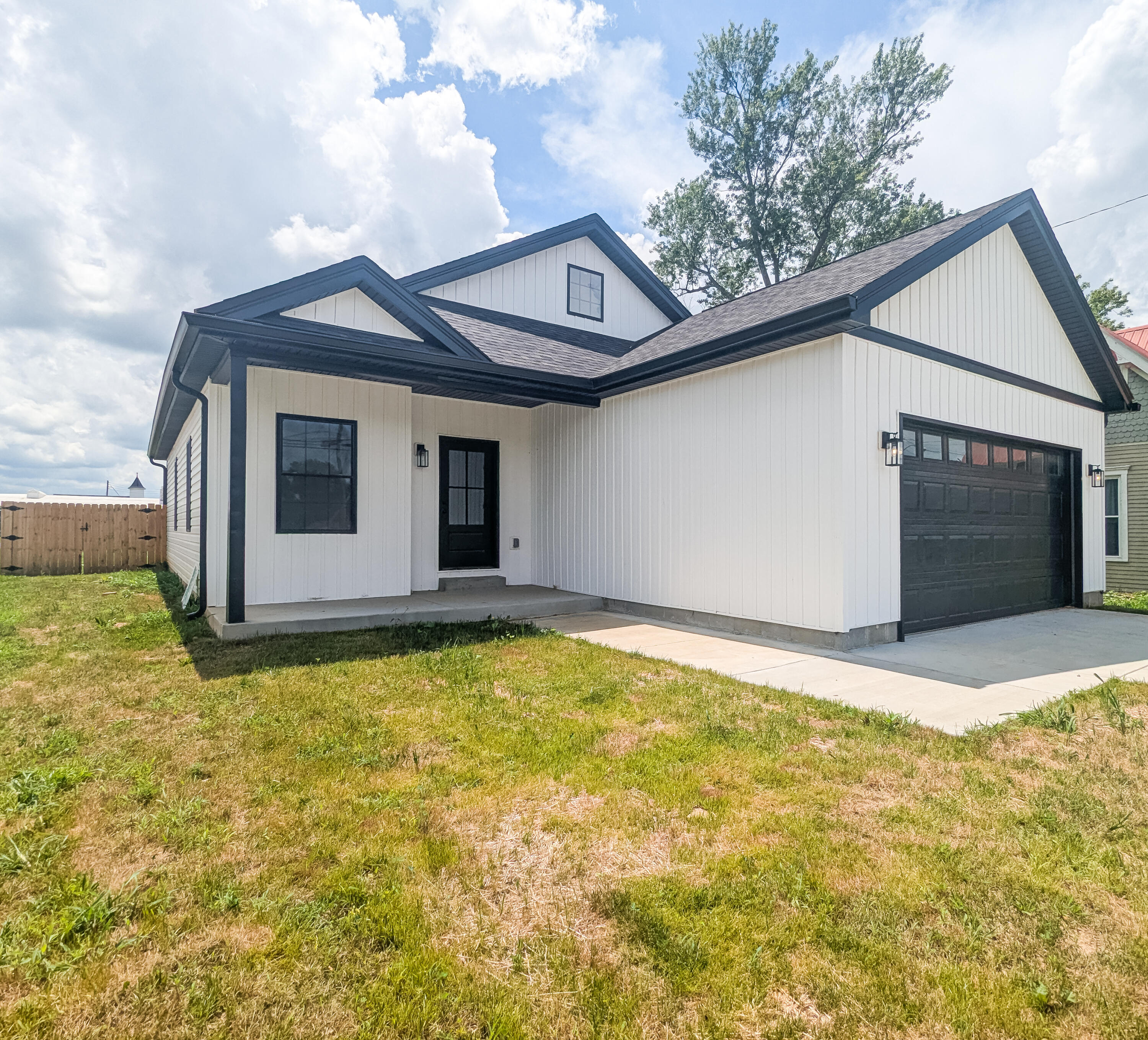 218 E Woodford Street Property Photo 60