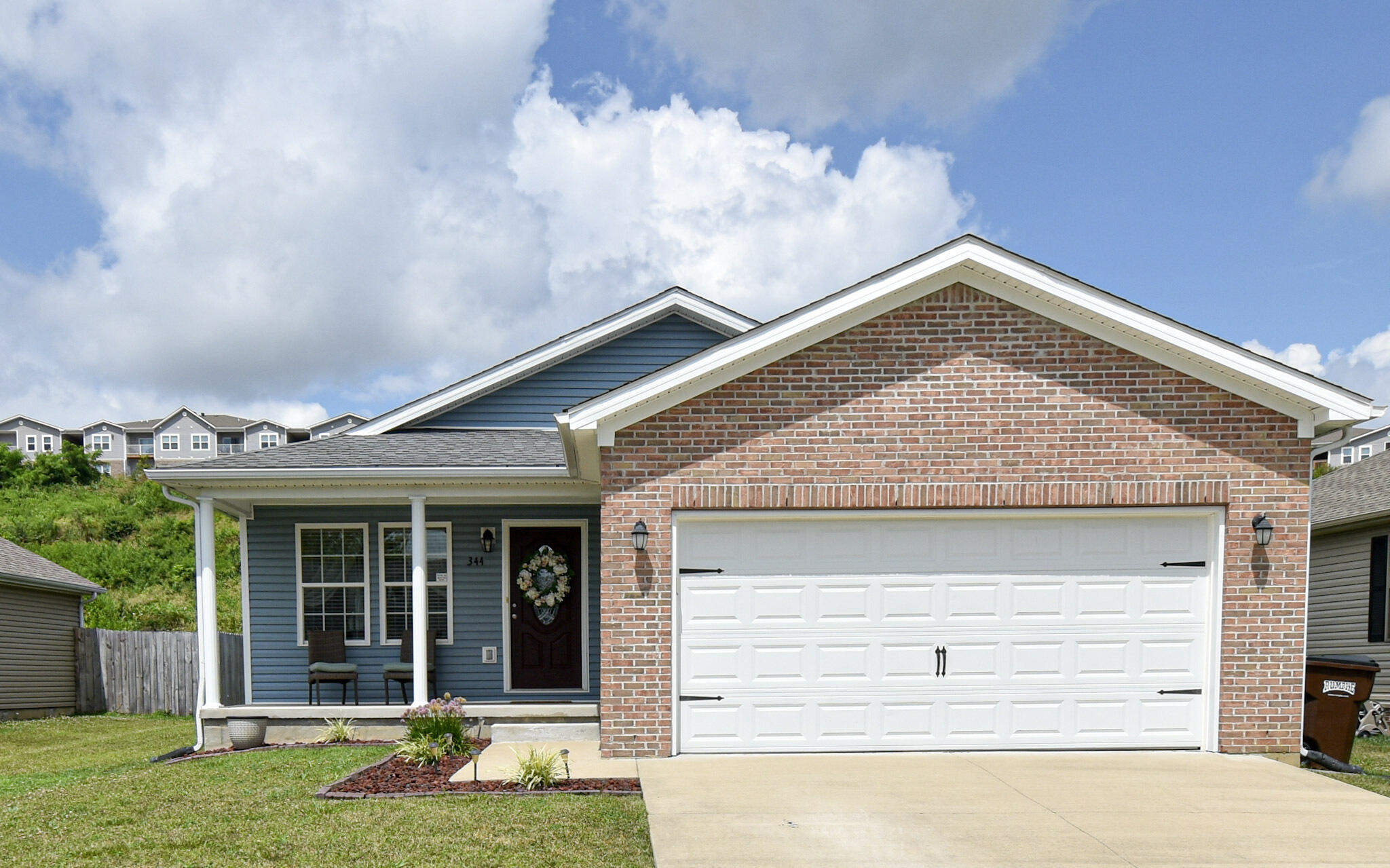 344 Oxford Circle Property Photo 1