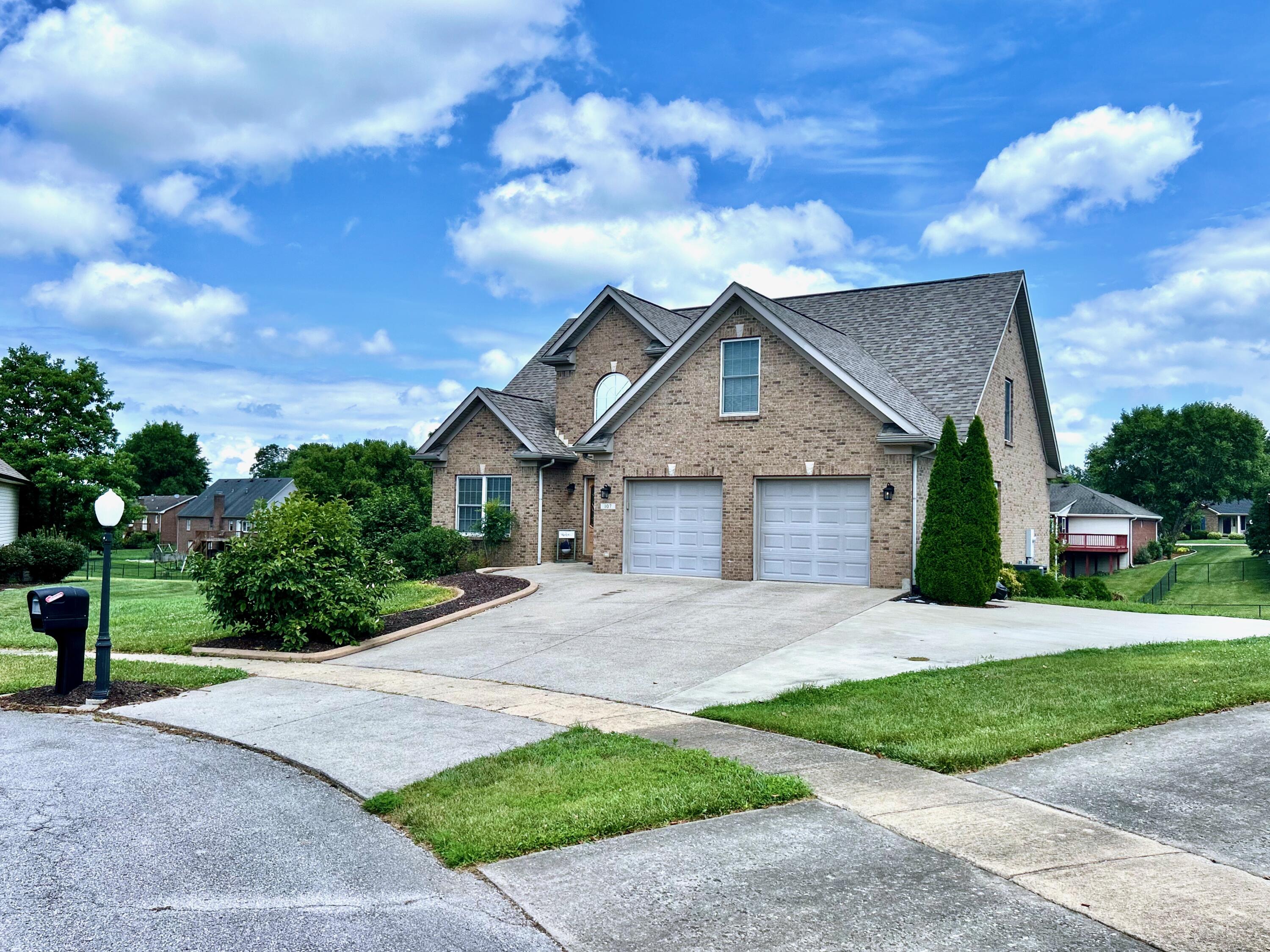 107 Post Time Court Property Photo 1