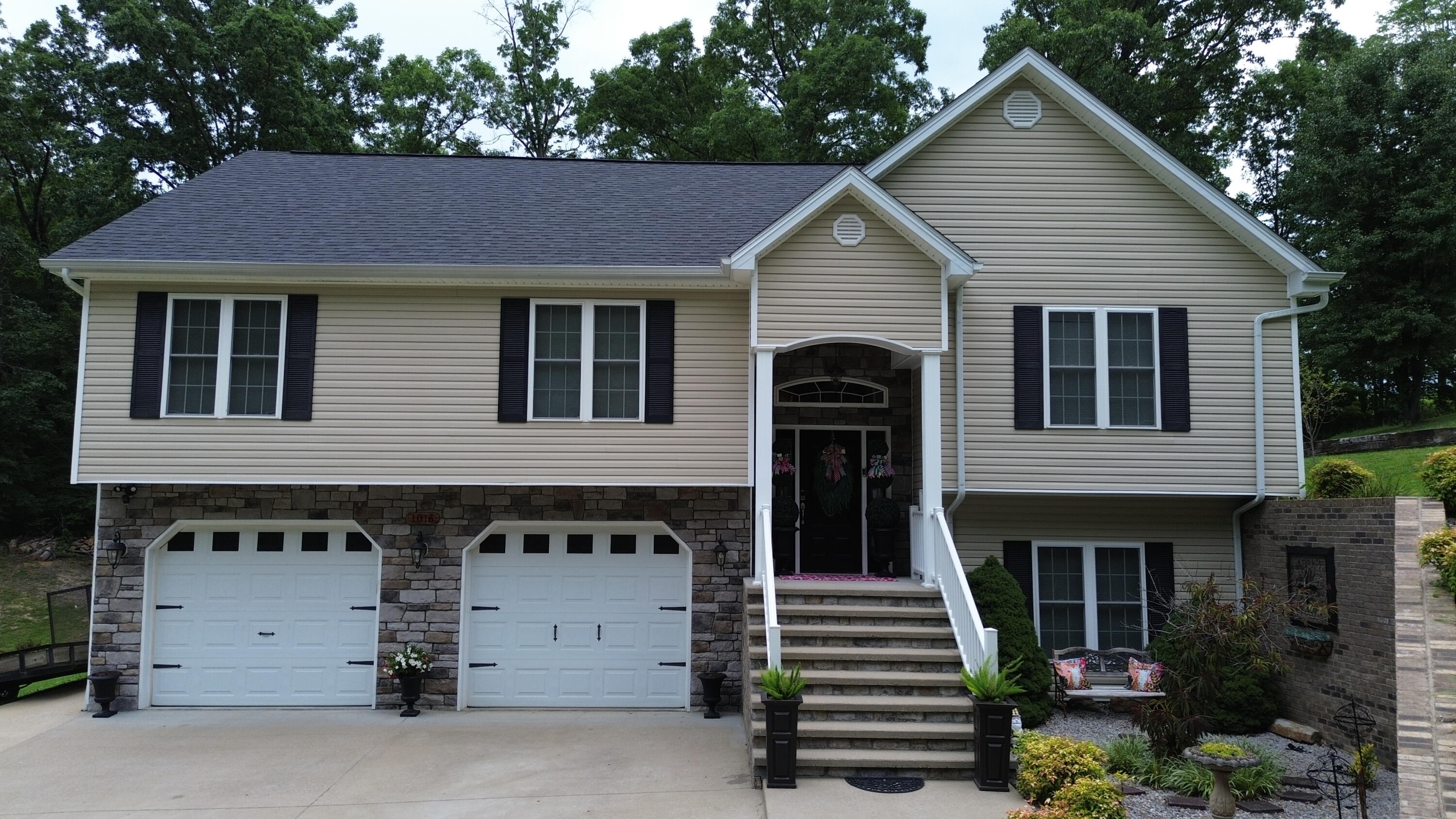 1016 Pinella Drive Property Photo 1