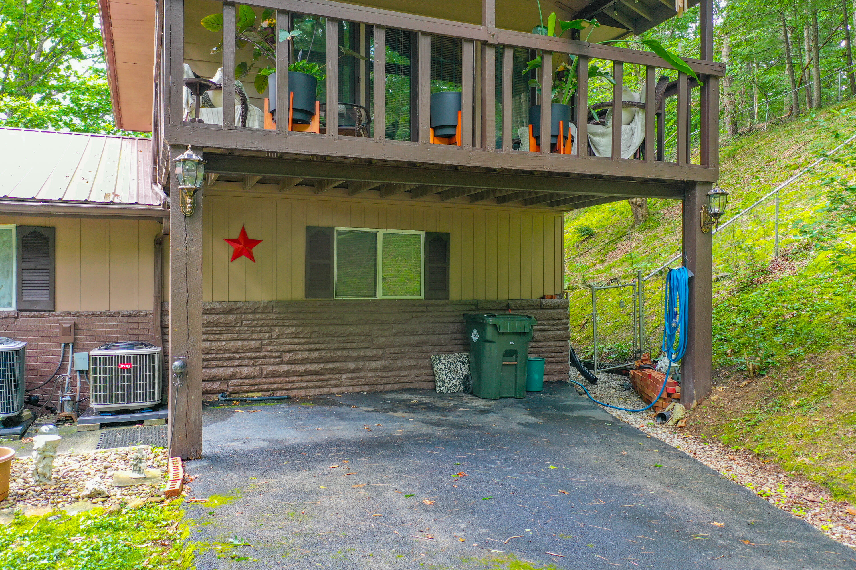 902 E 9th Street Property Photo 50