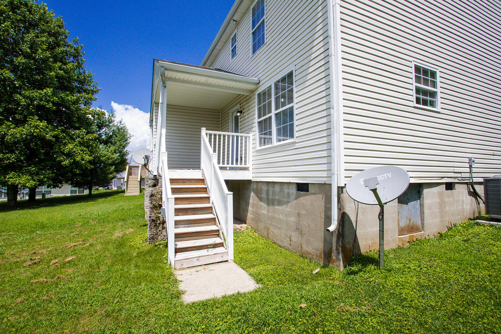 271 April Way Property Photo 8