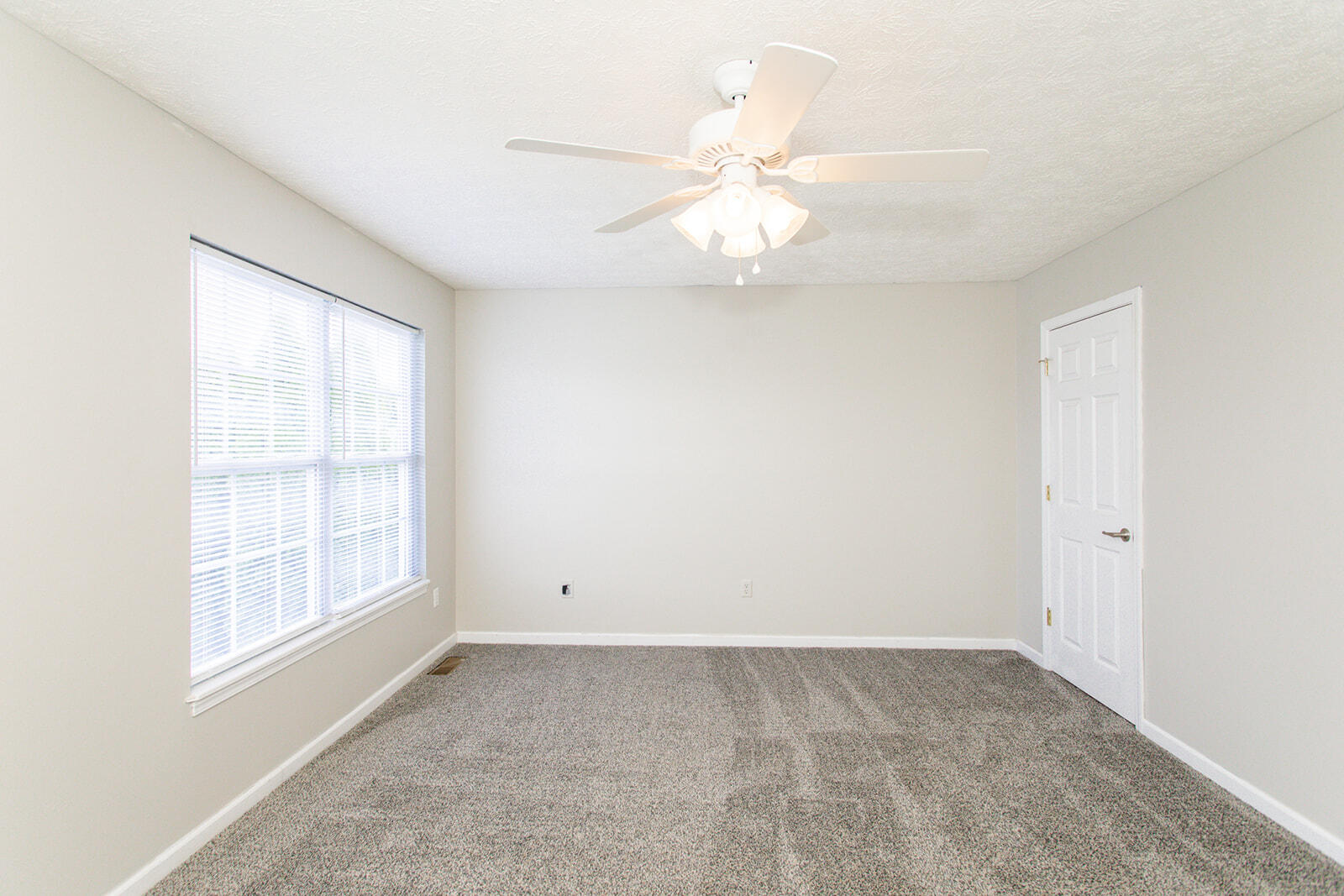 271 April Way Property Photo 18