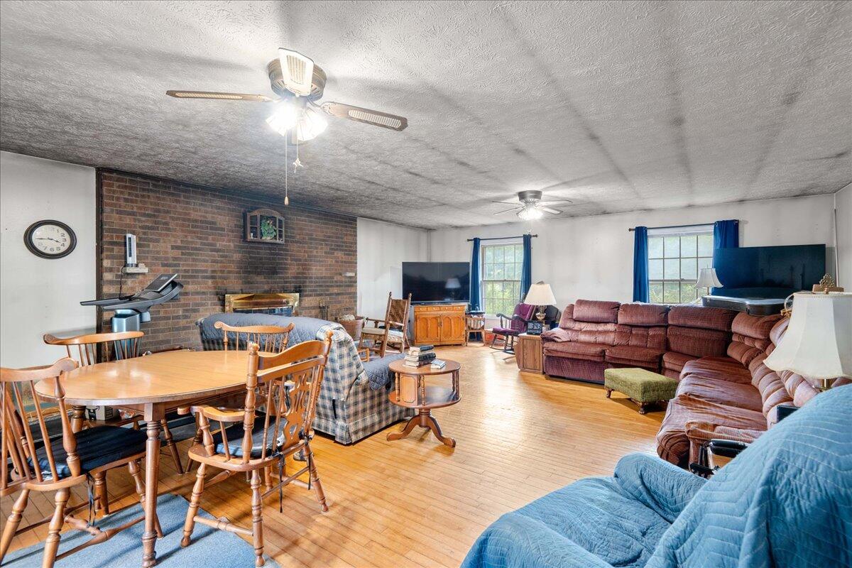 928 Indian Creek Road Property Photo 3