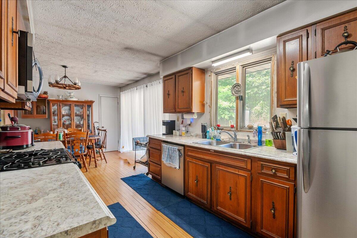 928 Indian Creek Road Property Photo 4