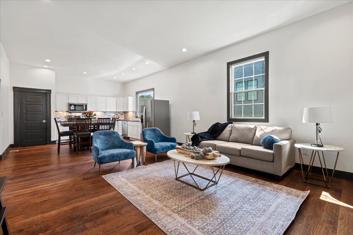 136 College Street Property Photo 1