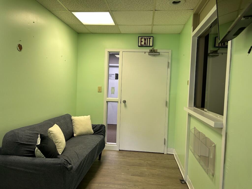 250 Foxglove Dr #4 Property Photo 4
