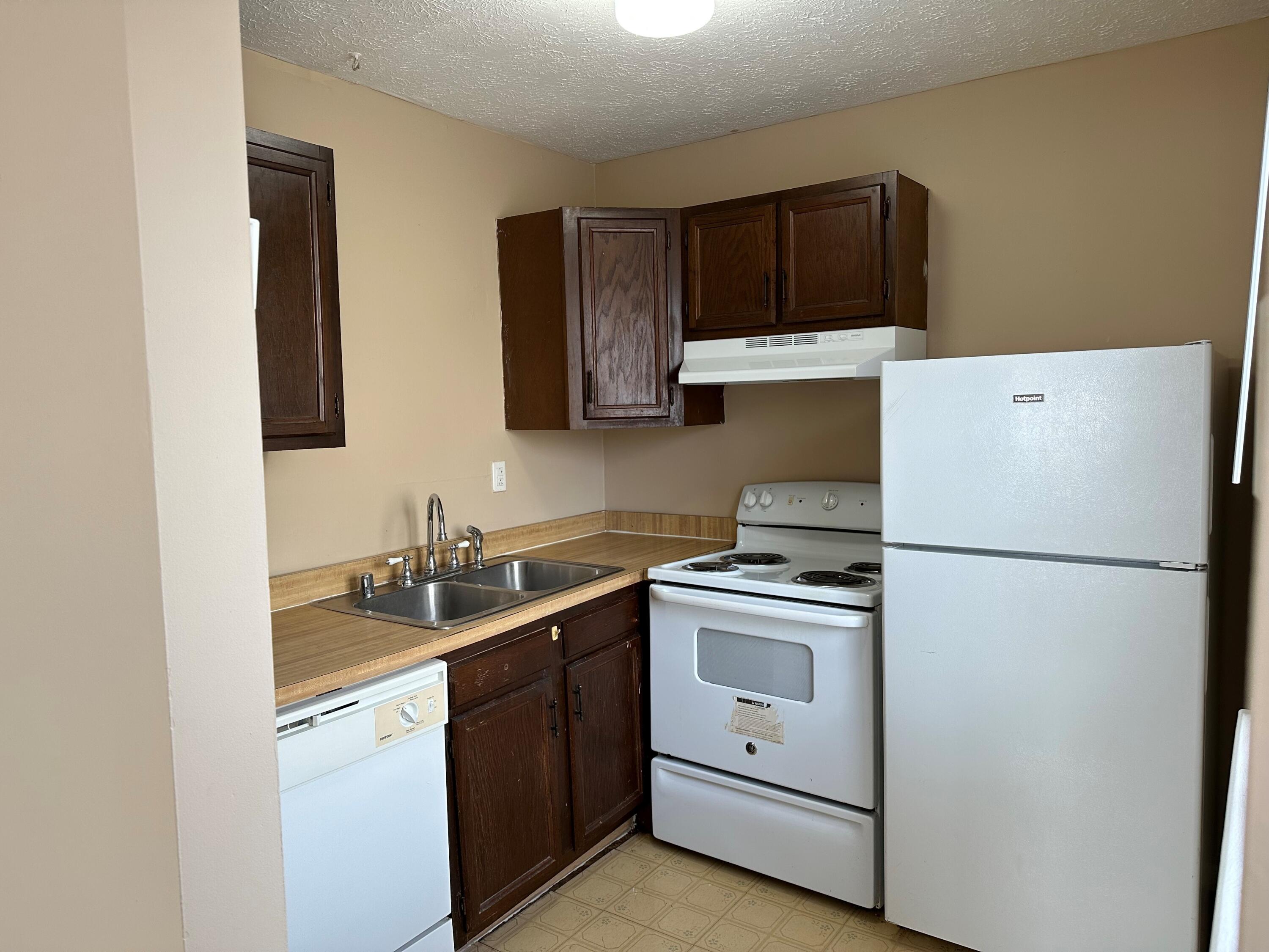460 Lenney Drive 1 Property Photo 8