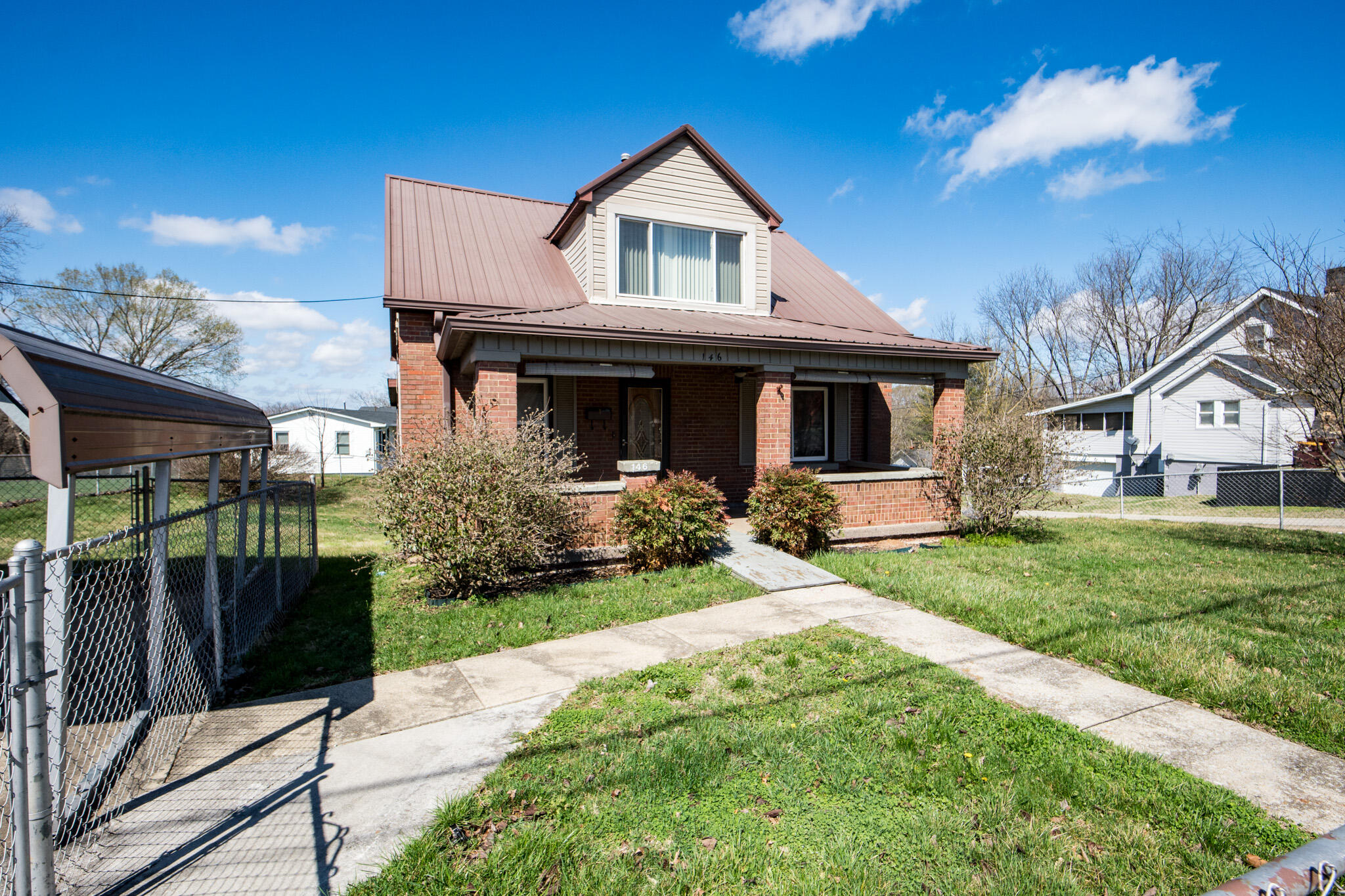 146 Cotter Avenue Property Photo 2
