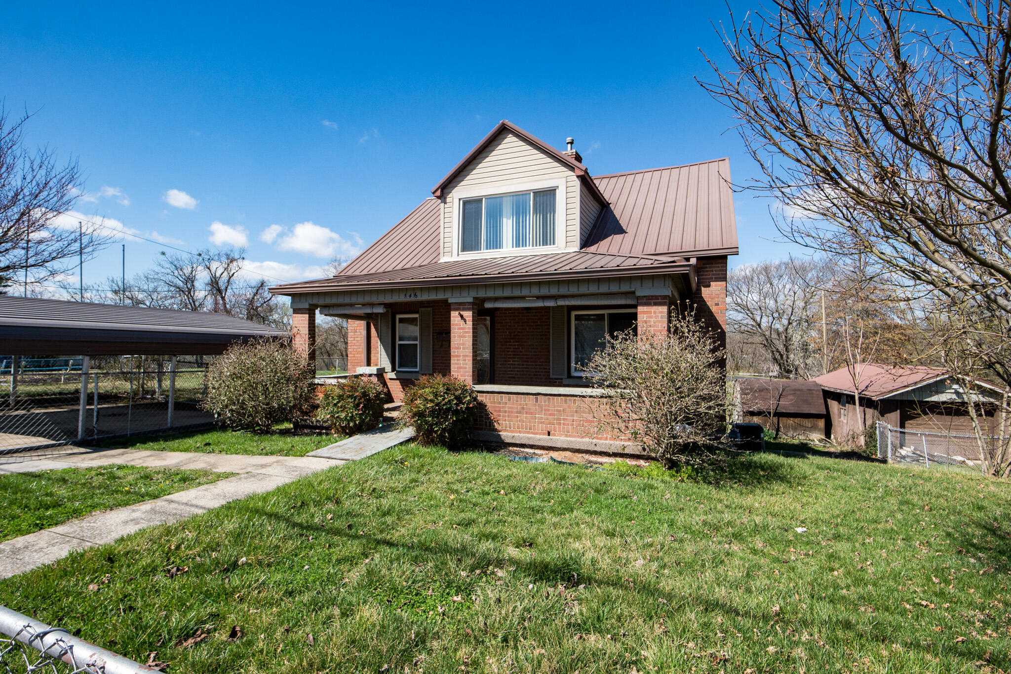 146 Cotter Avenue Property Photo 4