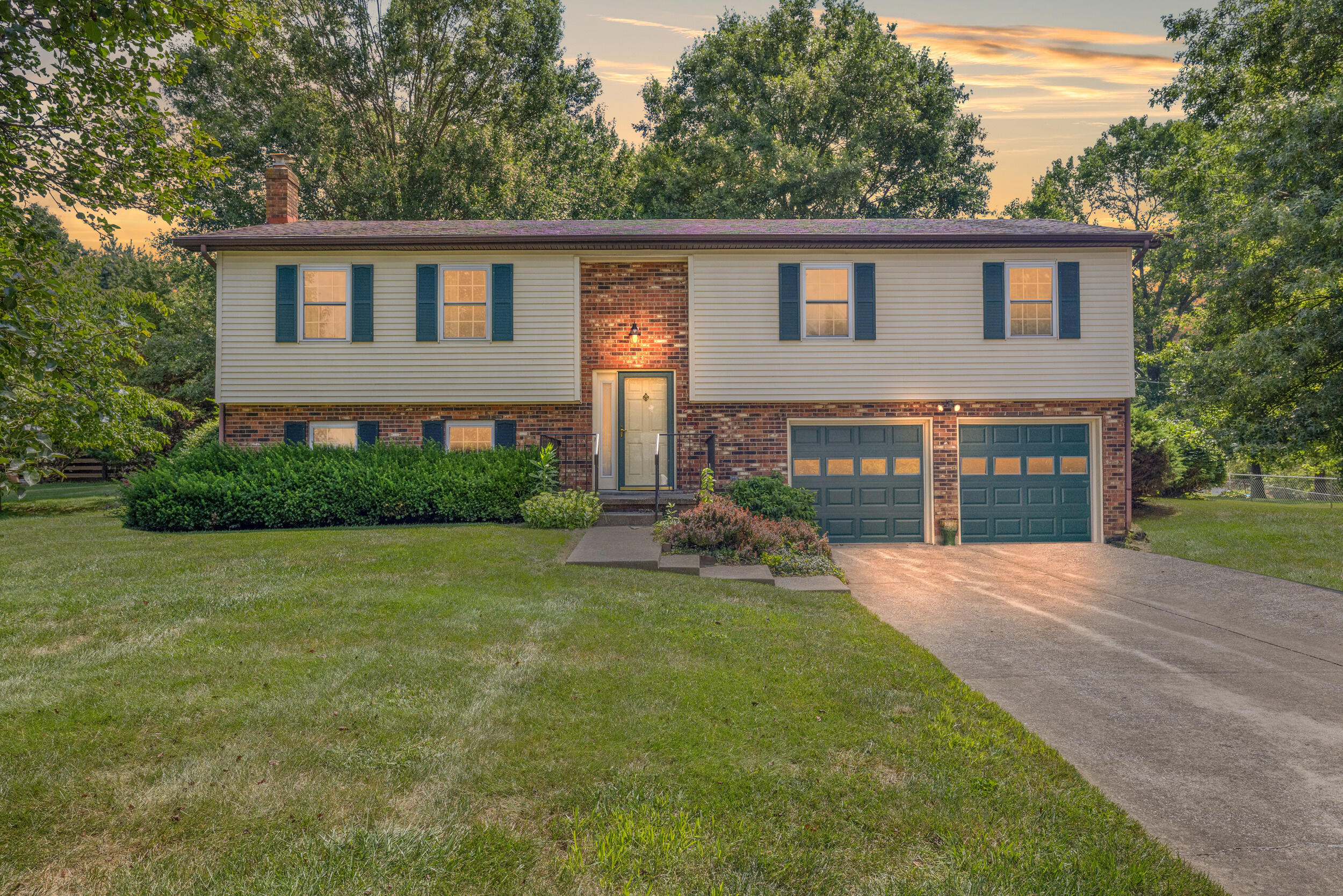 209 Farmbrook Circle Property Photo 1